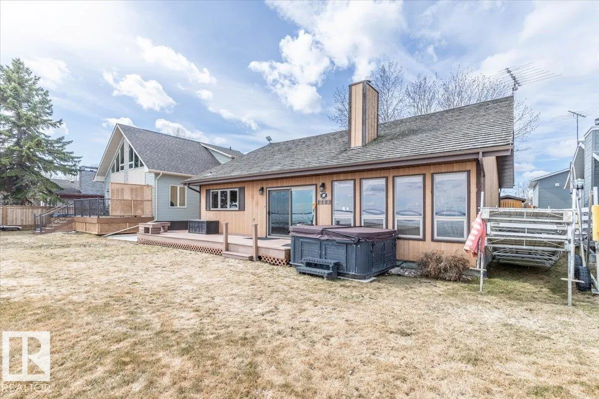 35 Lakeshore Dr