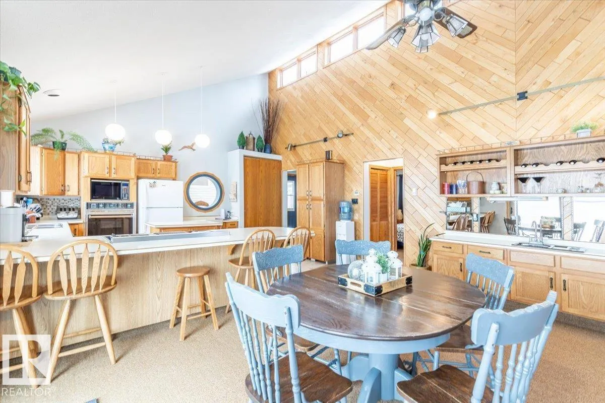 35 Lakeshore Dr