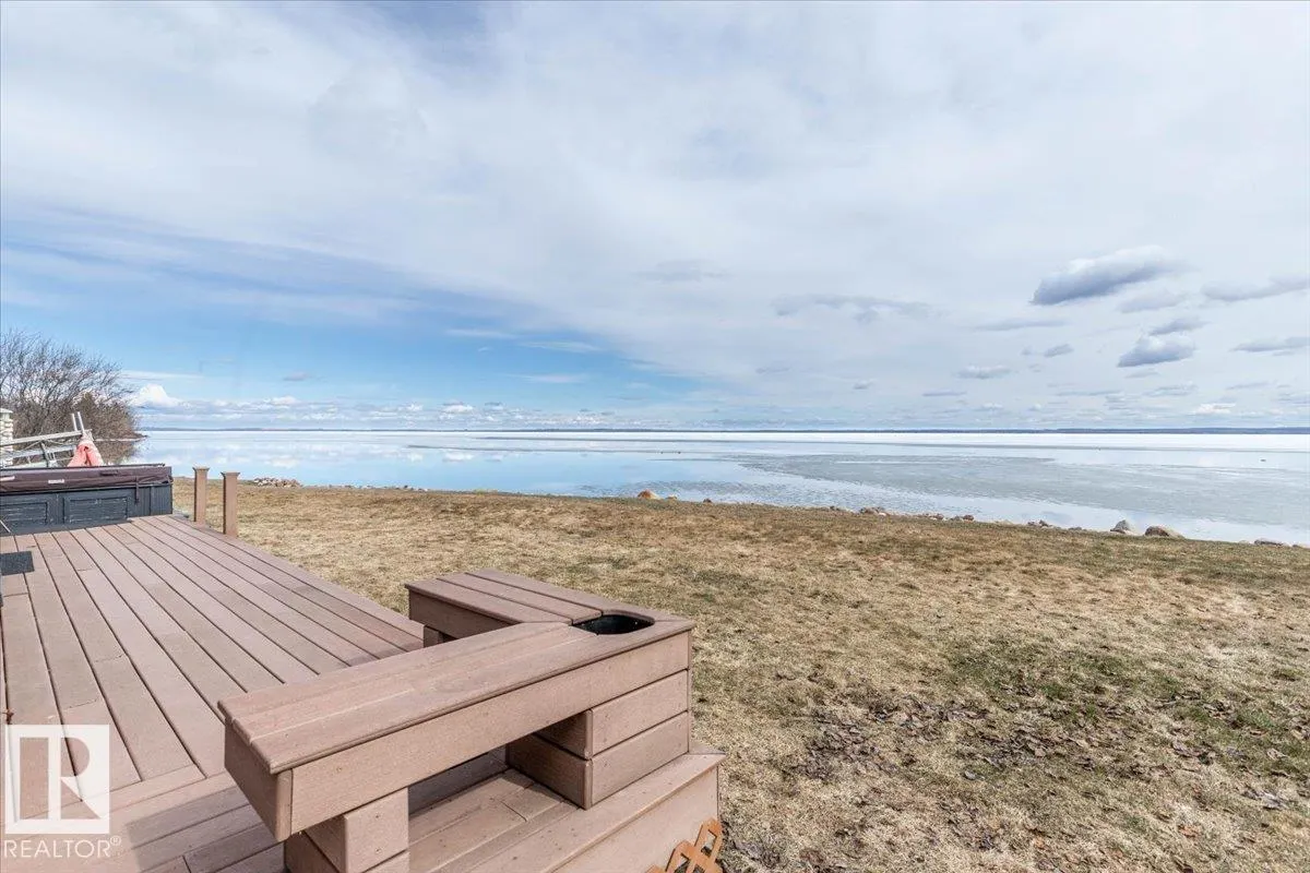 35 Lakeshore Dr