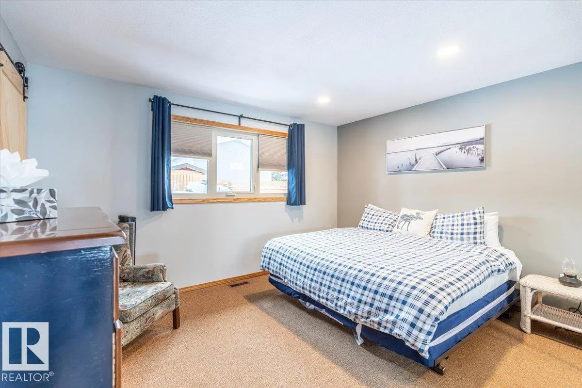 35 Lakeshore Dr