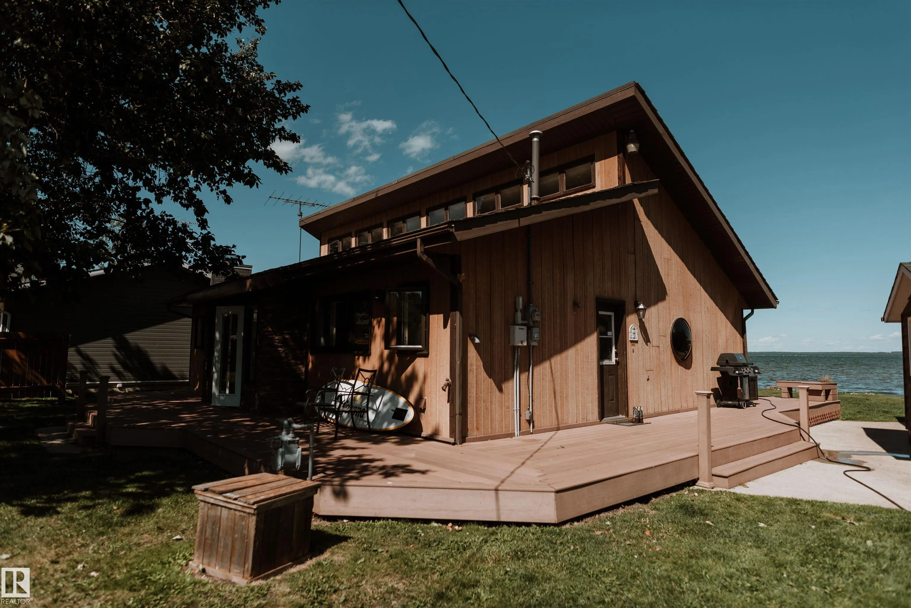 35 Lakeshore Dr