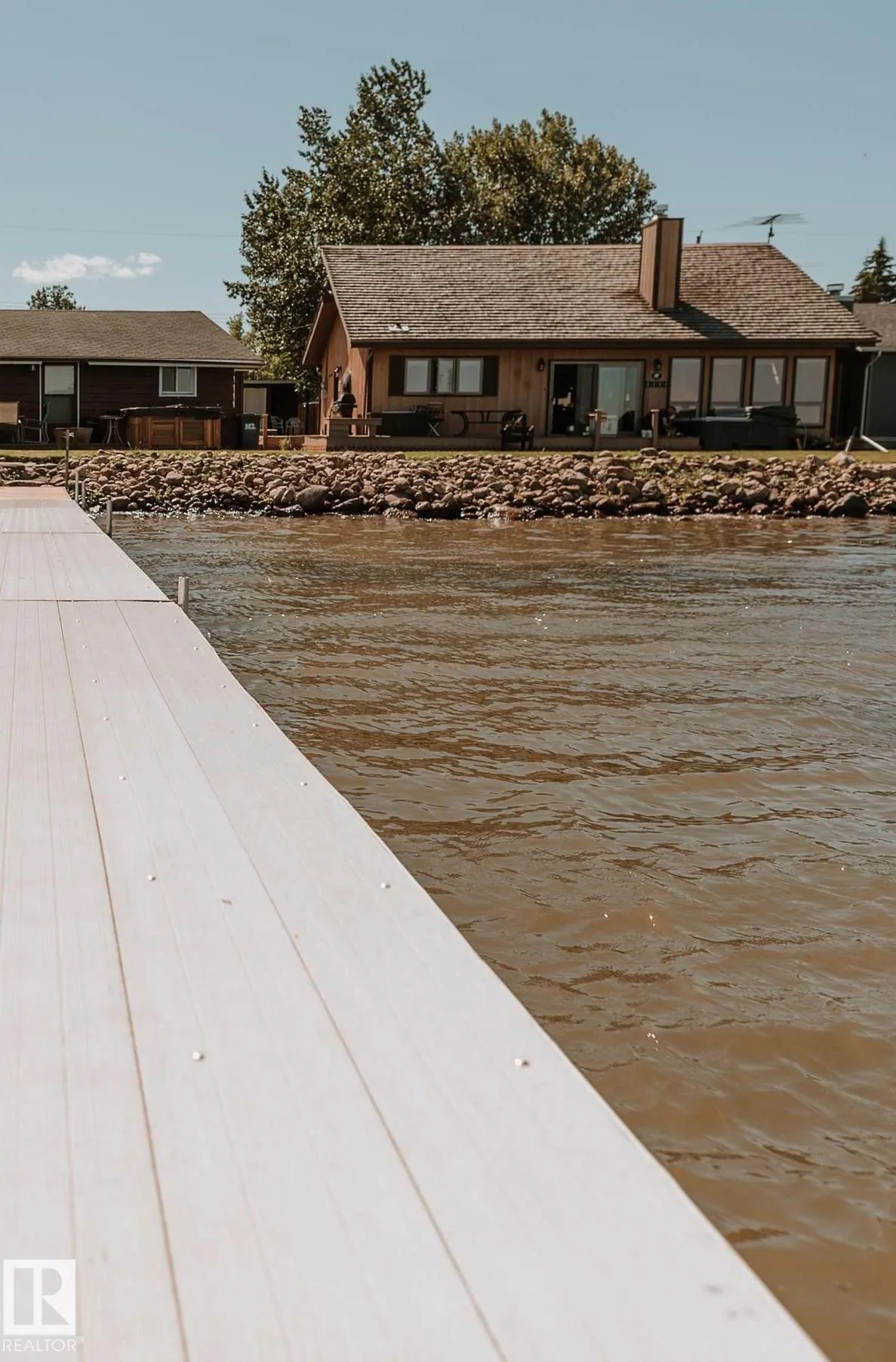 35 Lakeshore Dr