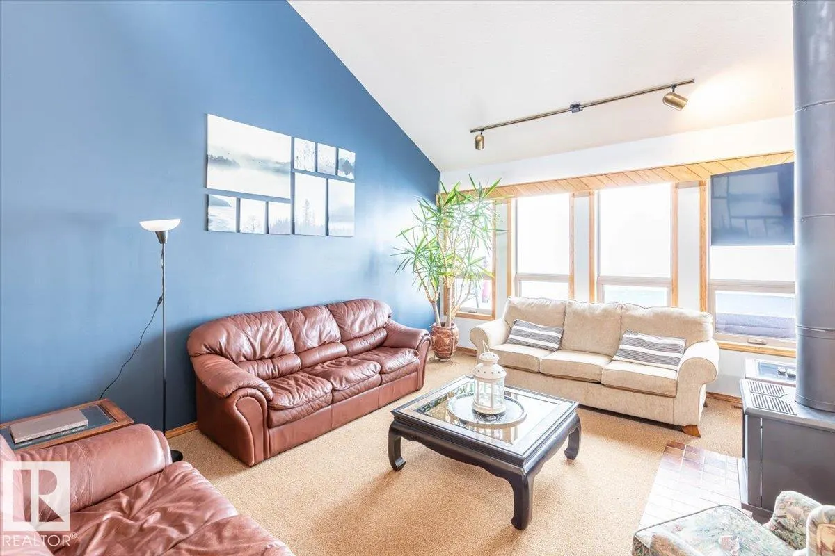 35 Lakeshore Dr