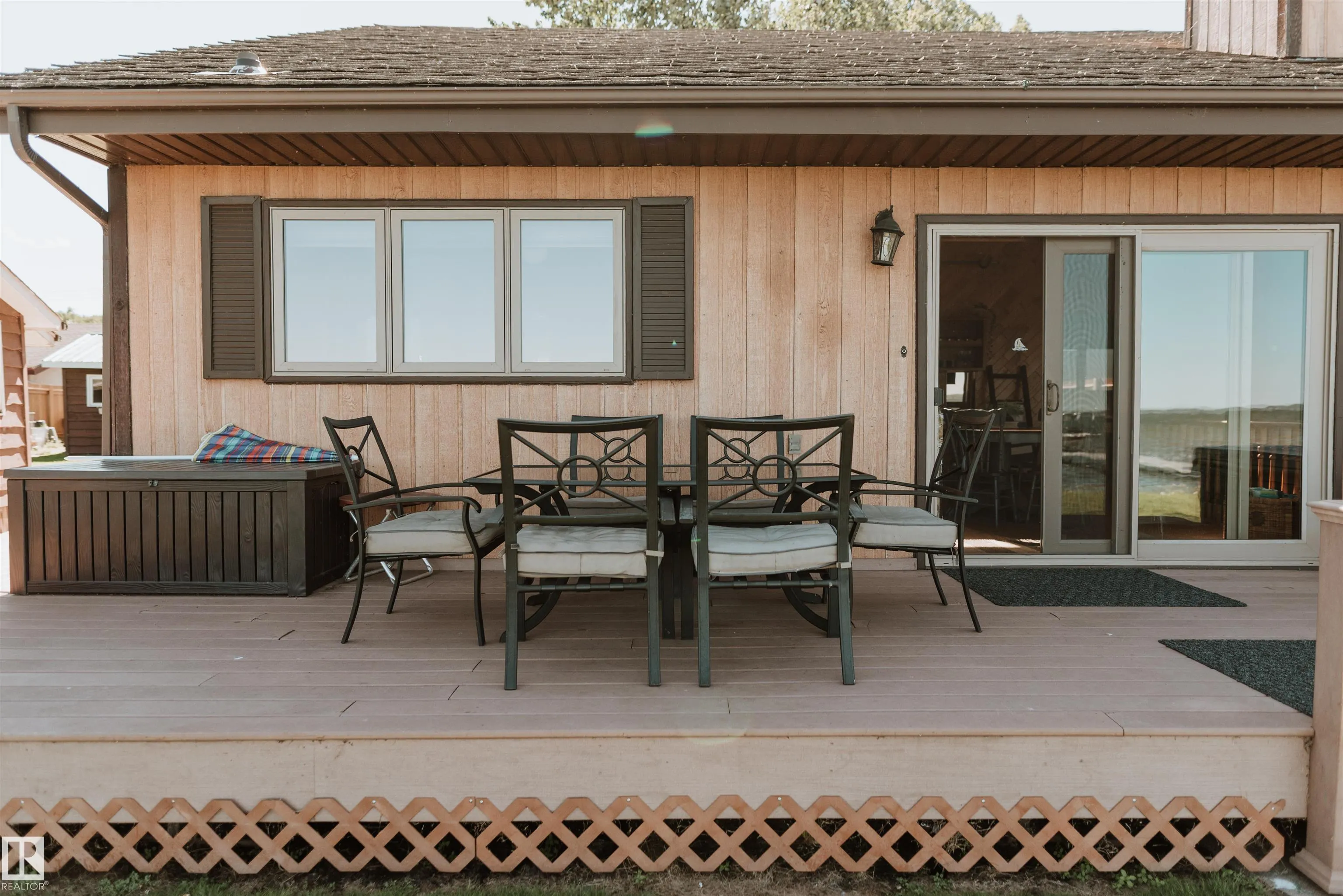 35 Lakeshore Dr