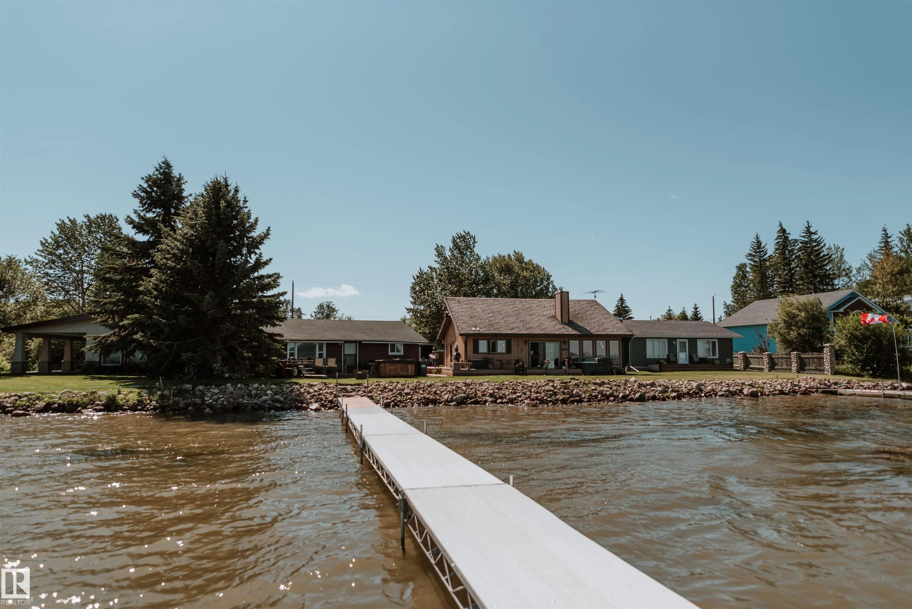 35 Lakeshore Dr