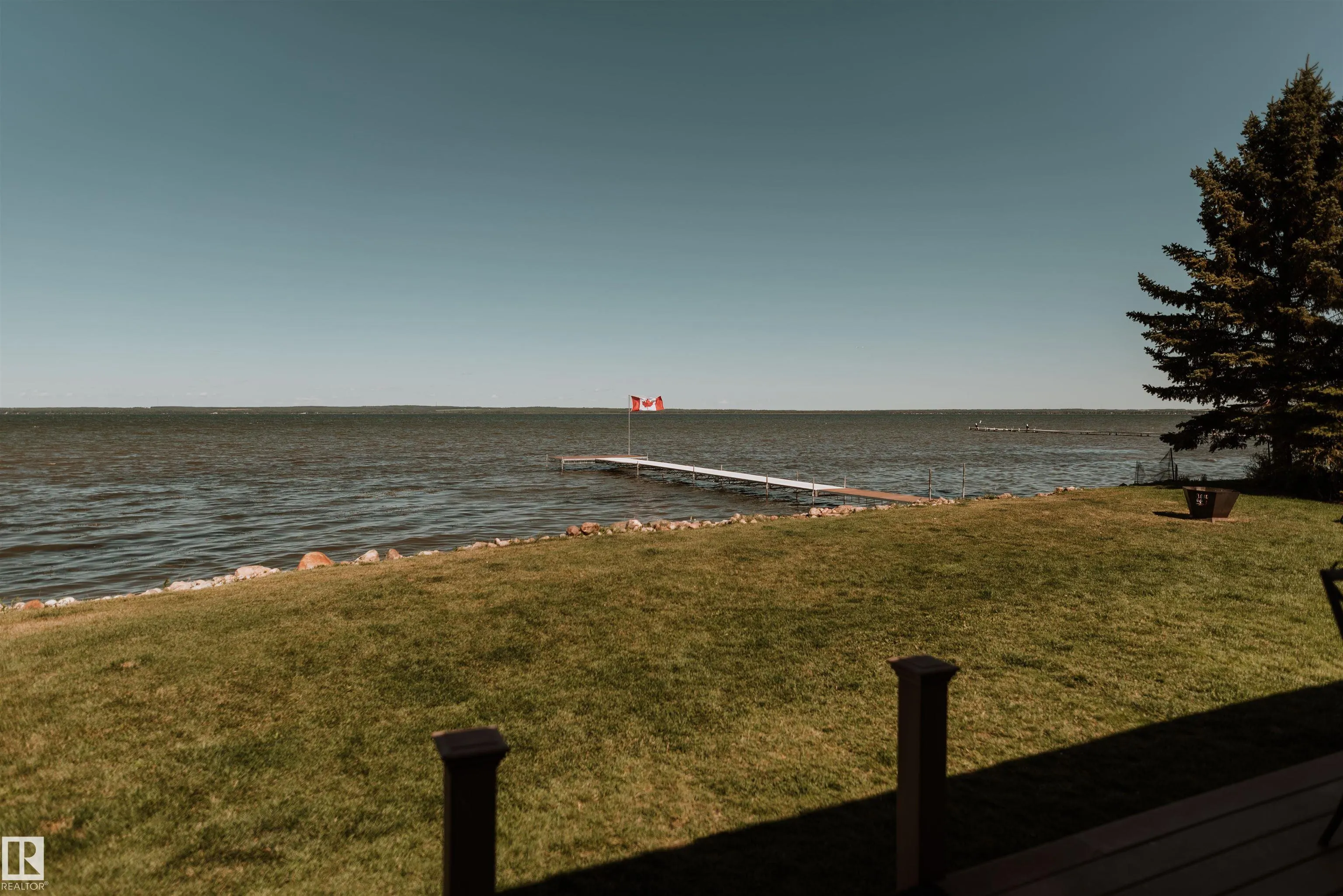 35 Lakeshore Dr