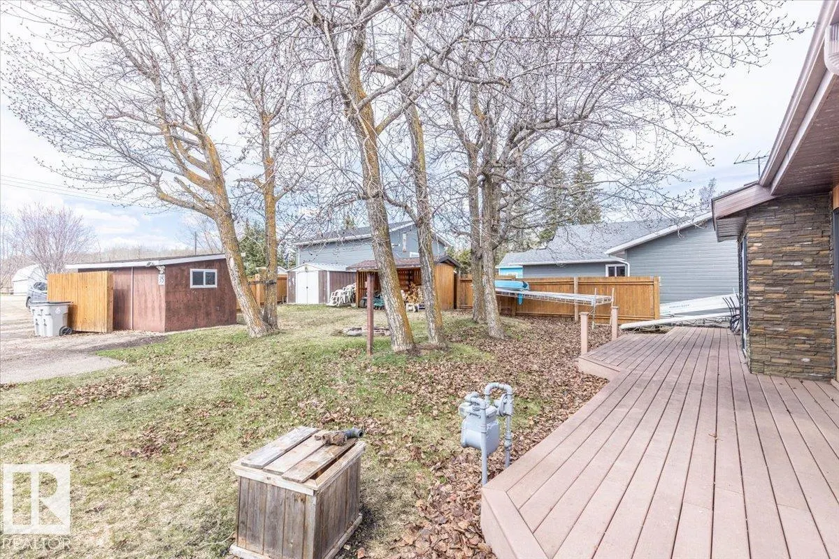 35 Lakeshore Dr