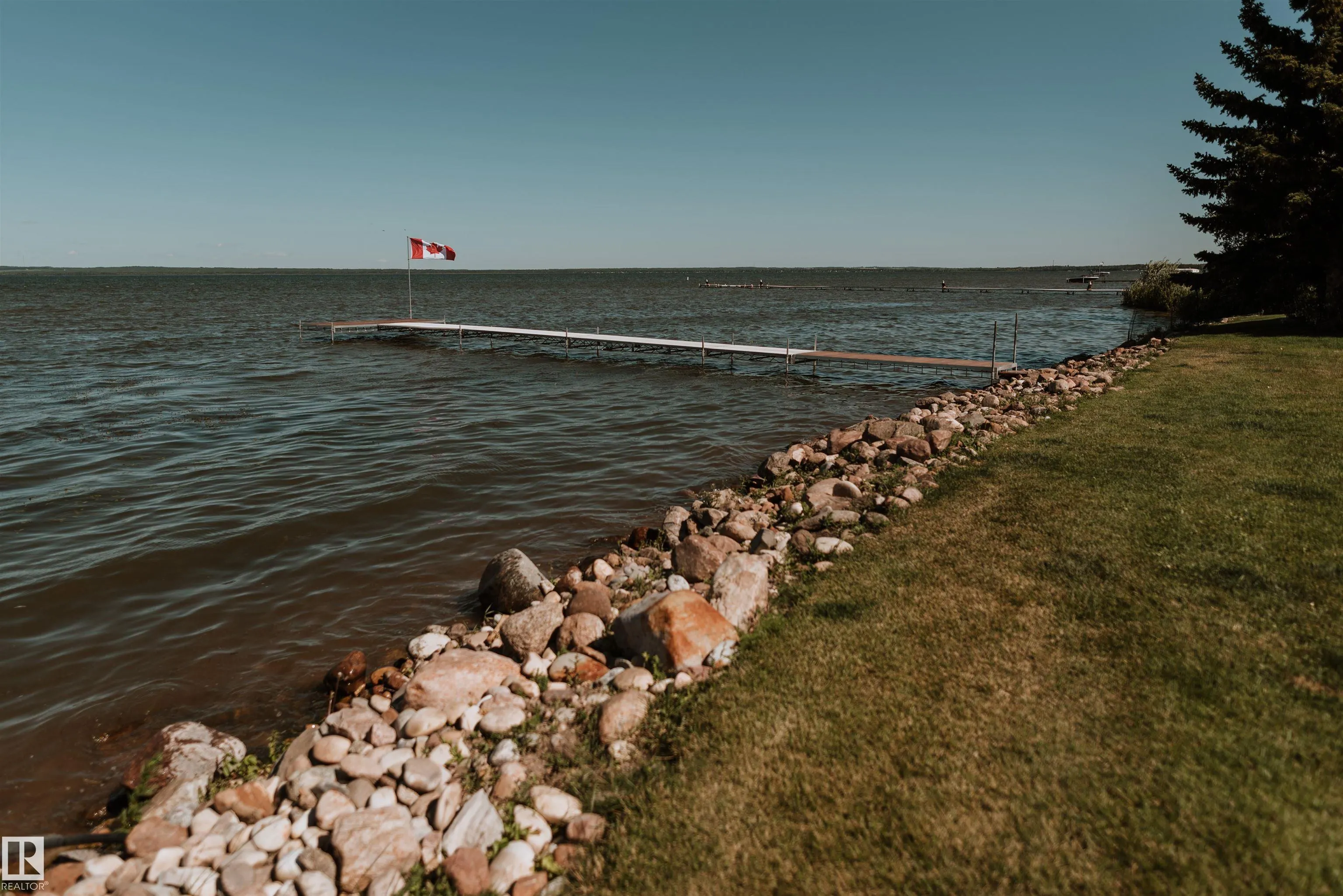 35 Lakeshore Dr