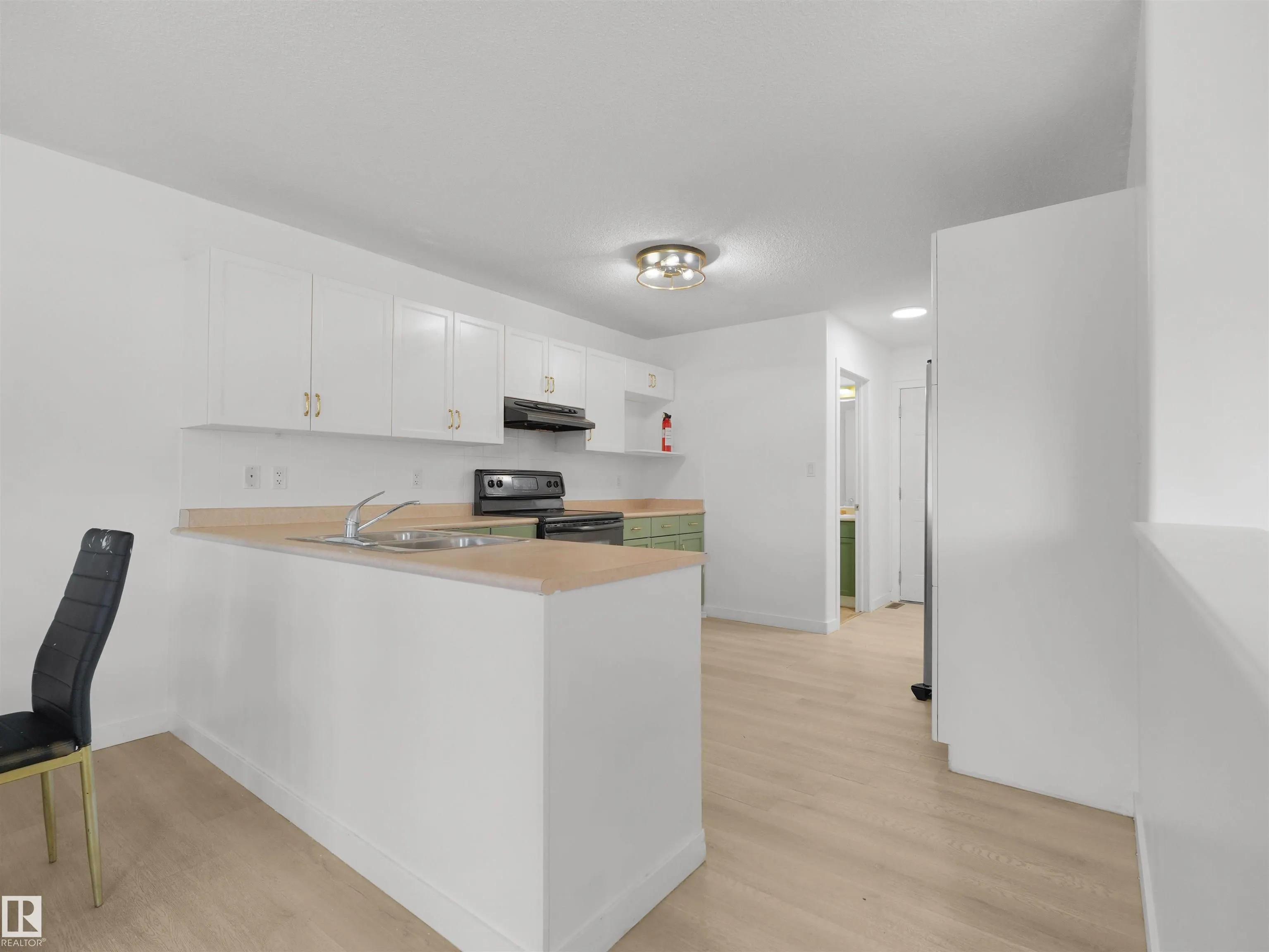 4808 34 Ave