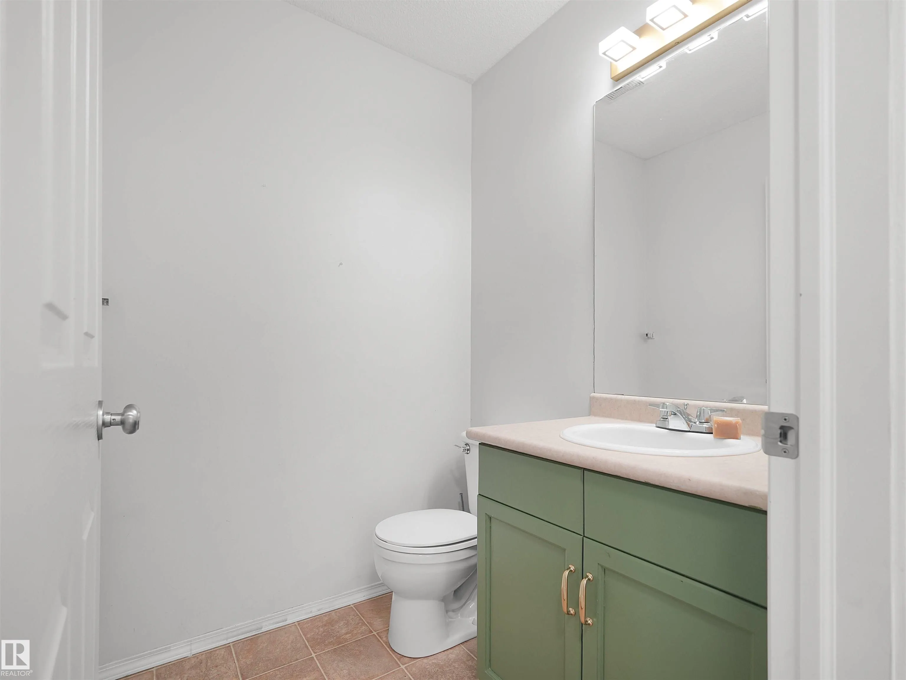 4808 34 Ave
