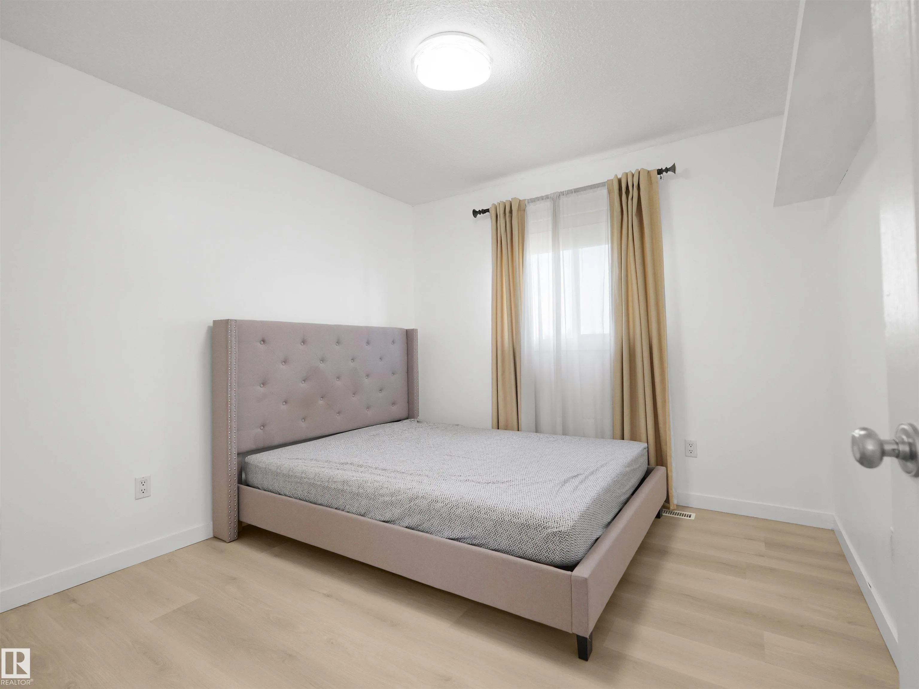 4808 34 Ave