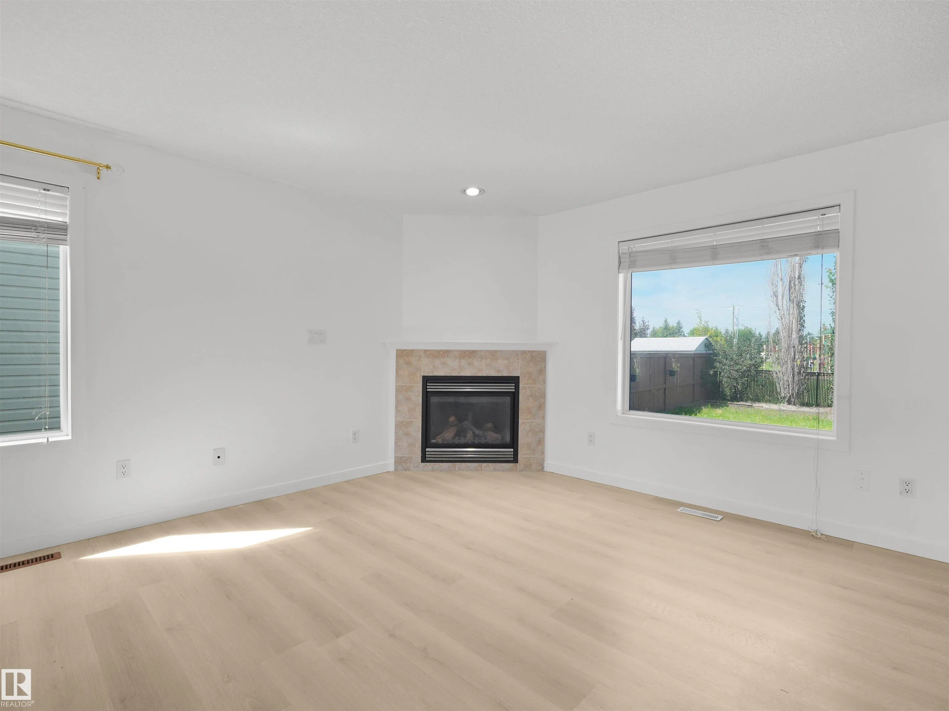 4808 34 Ave