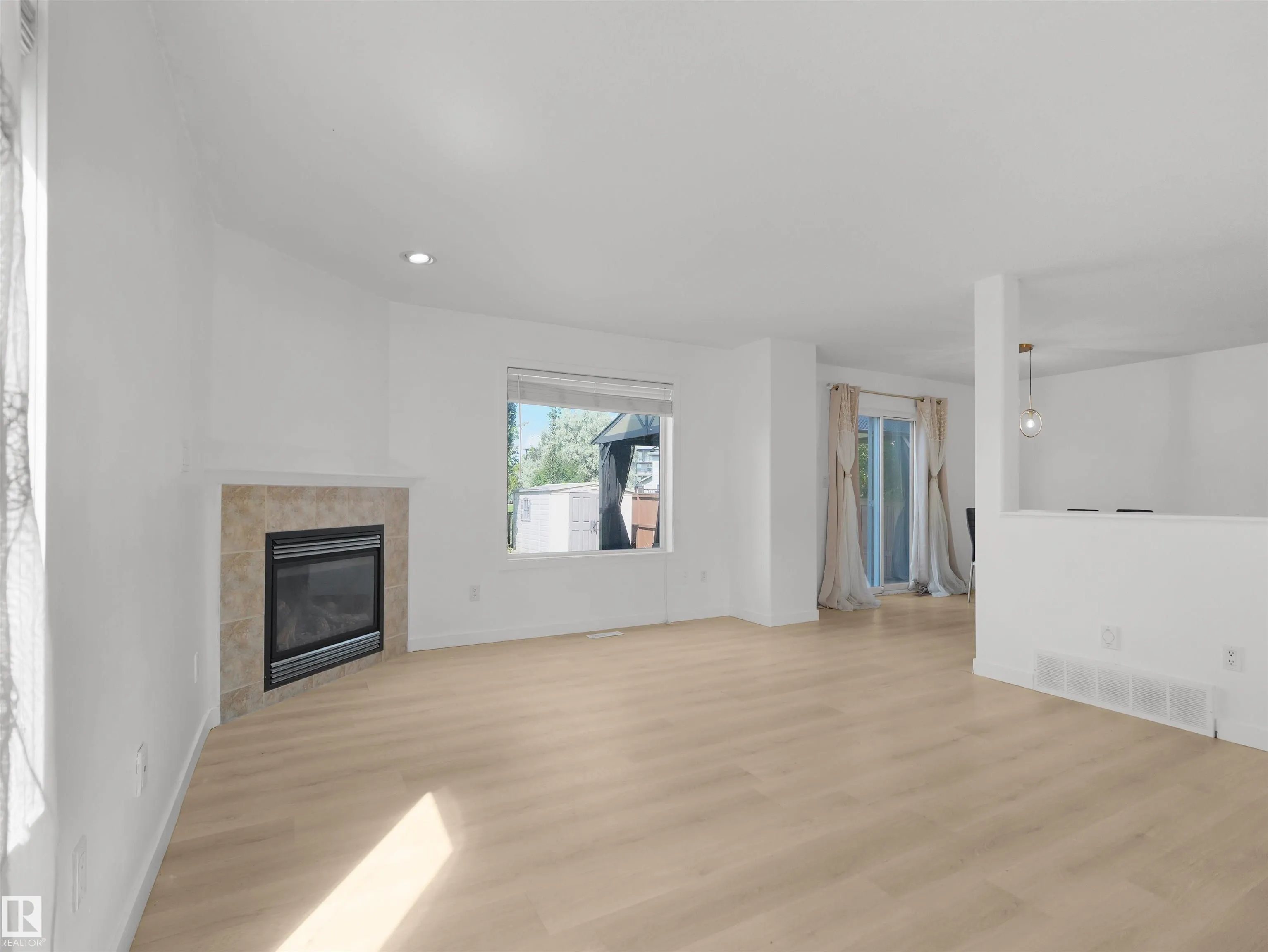 4808 34 Ave