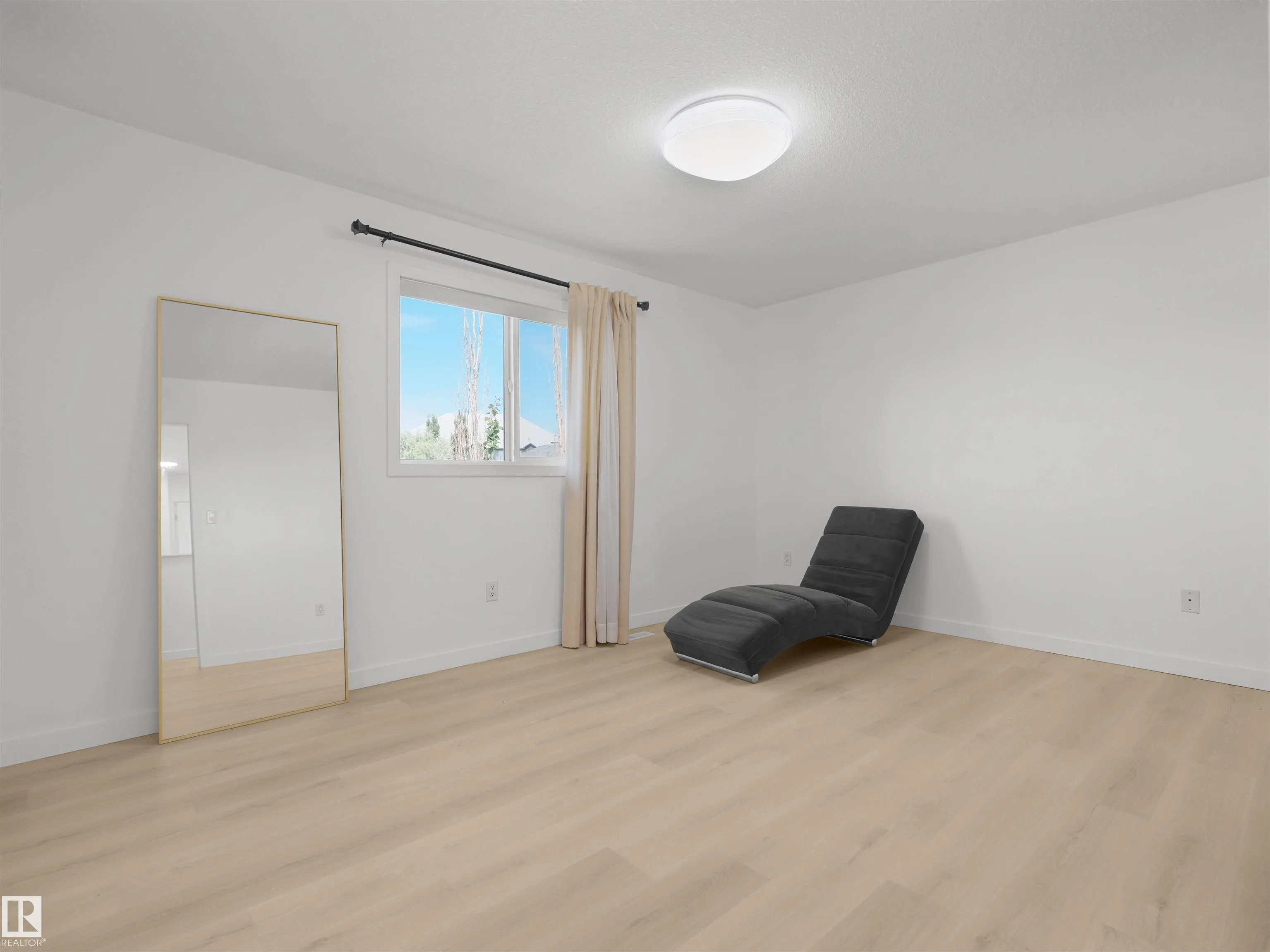 4808 34 Ave