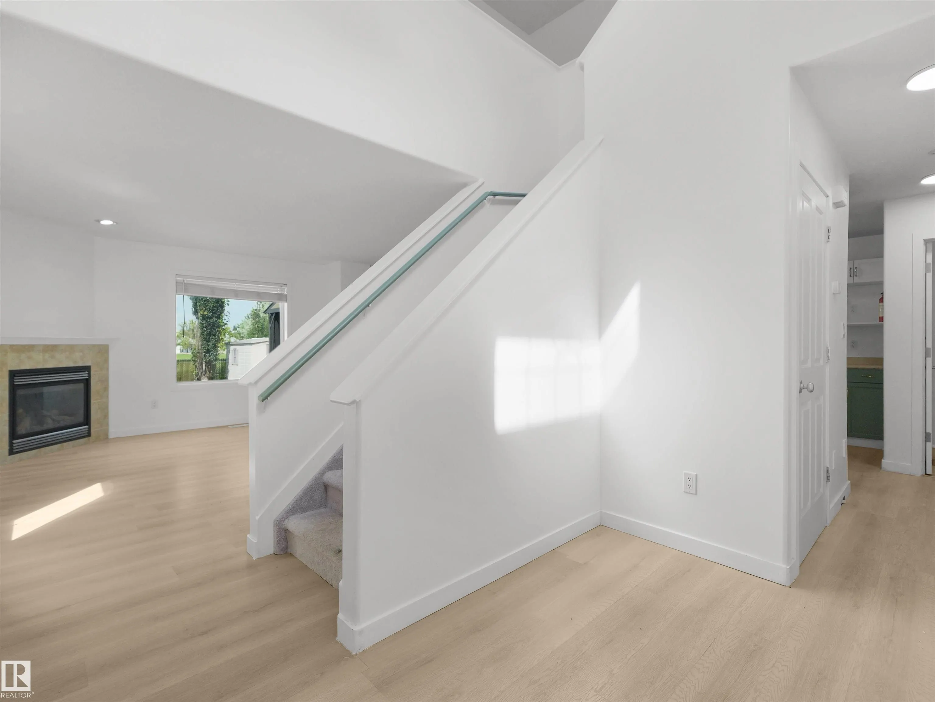 4808 34 Ave