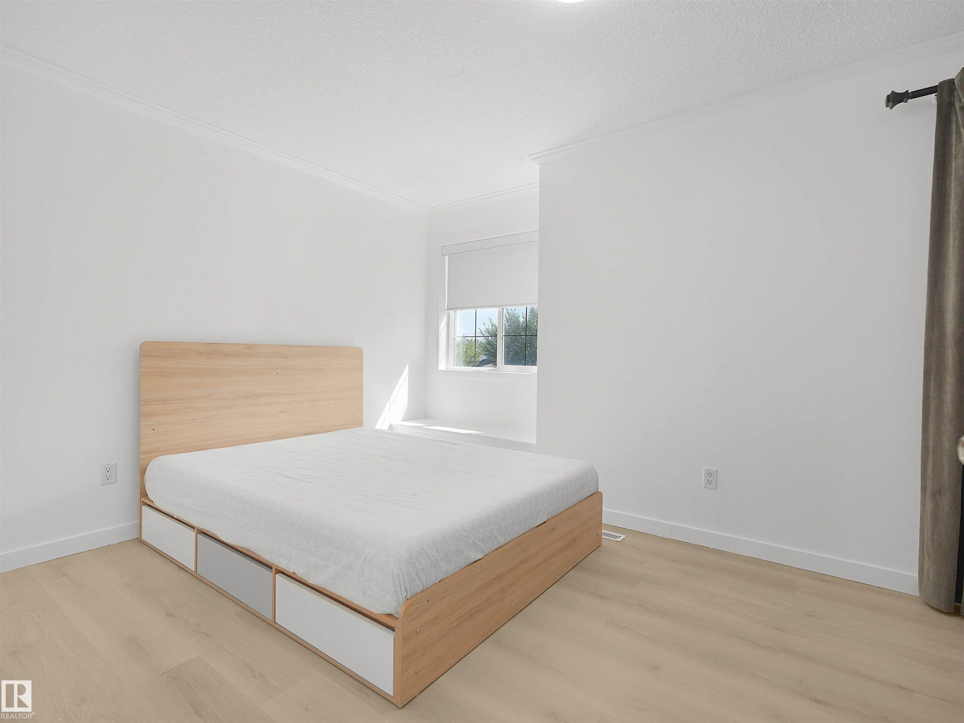 4808 34 Ave