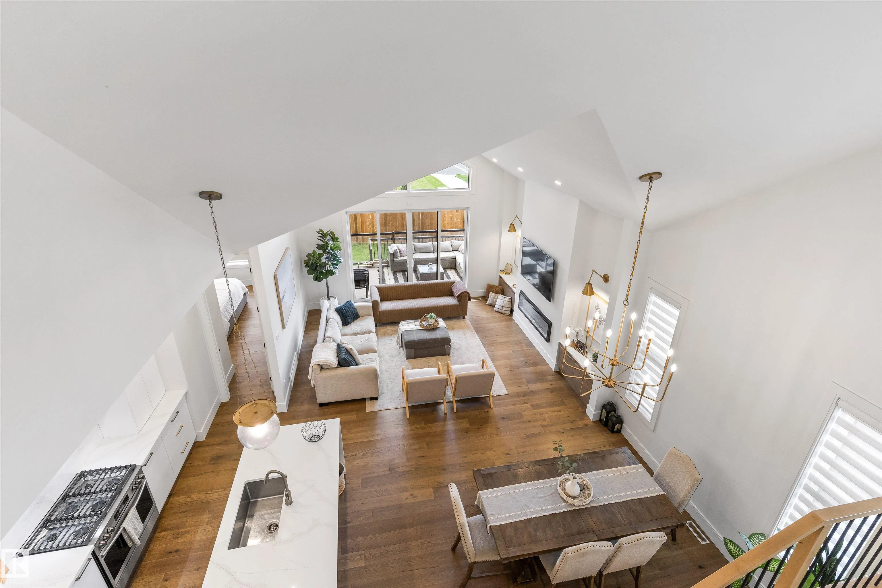 110 EDGEFIELD Way