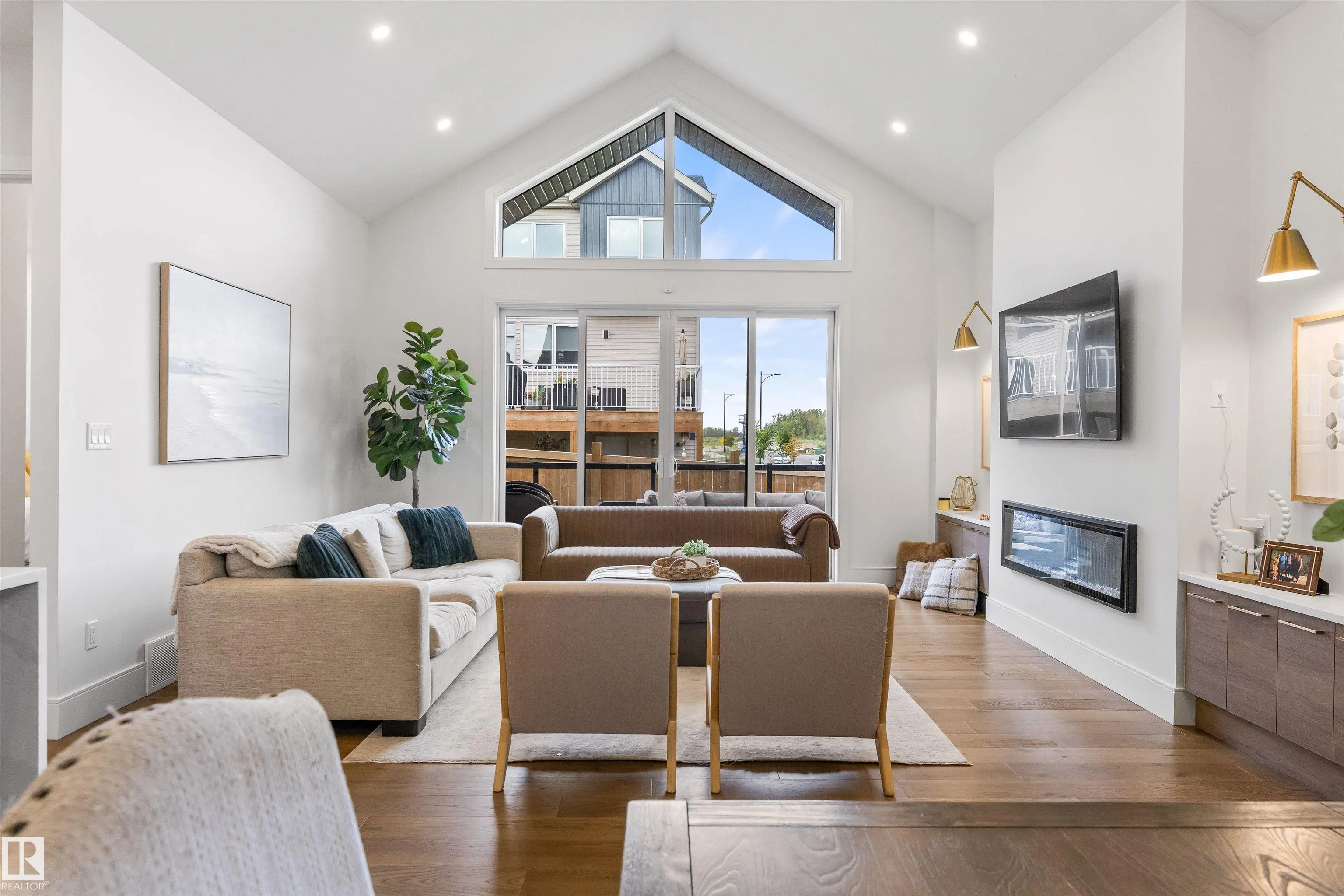 110 EDGEFIELD Way