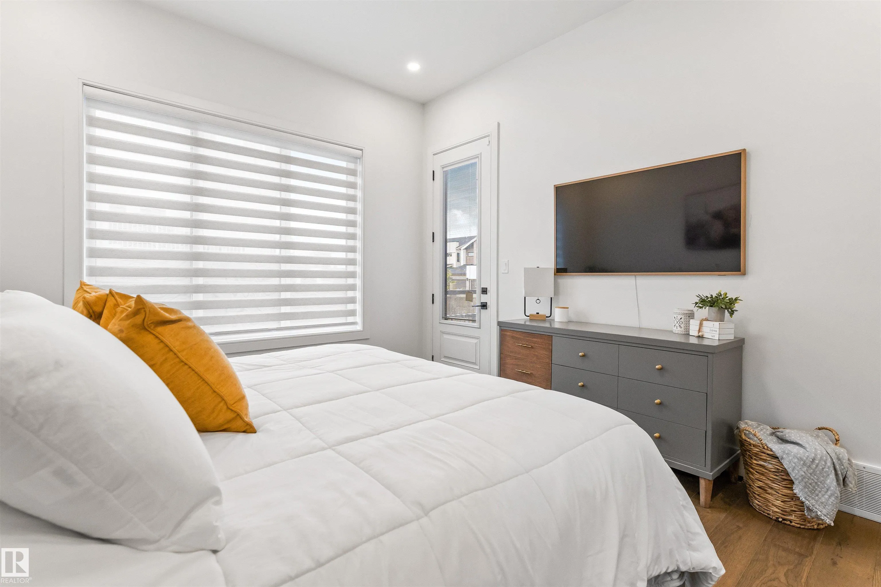 110 EDGEFIELD Way