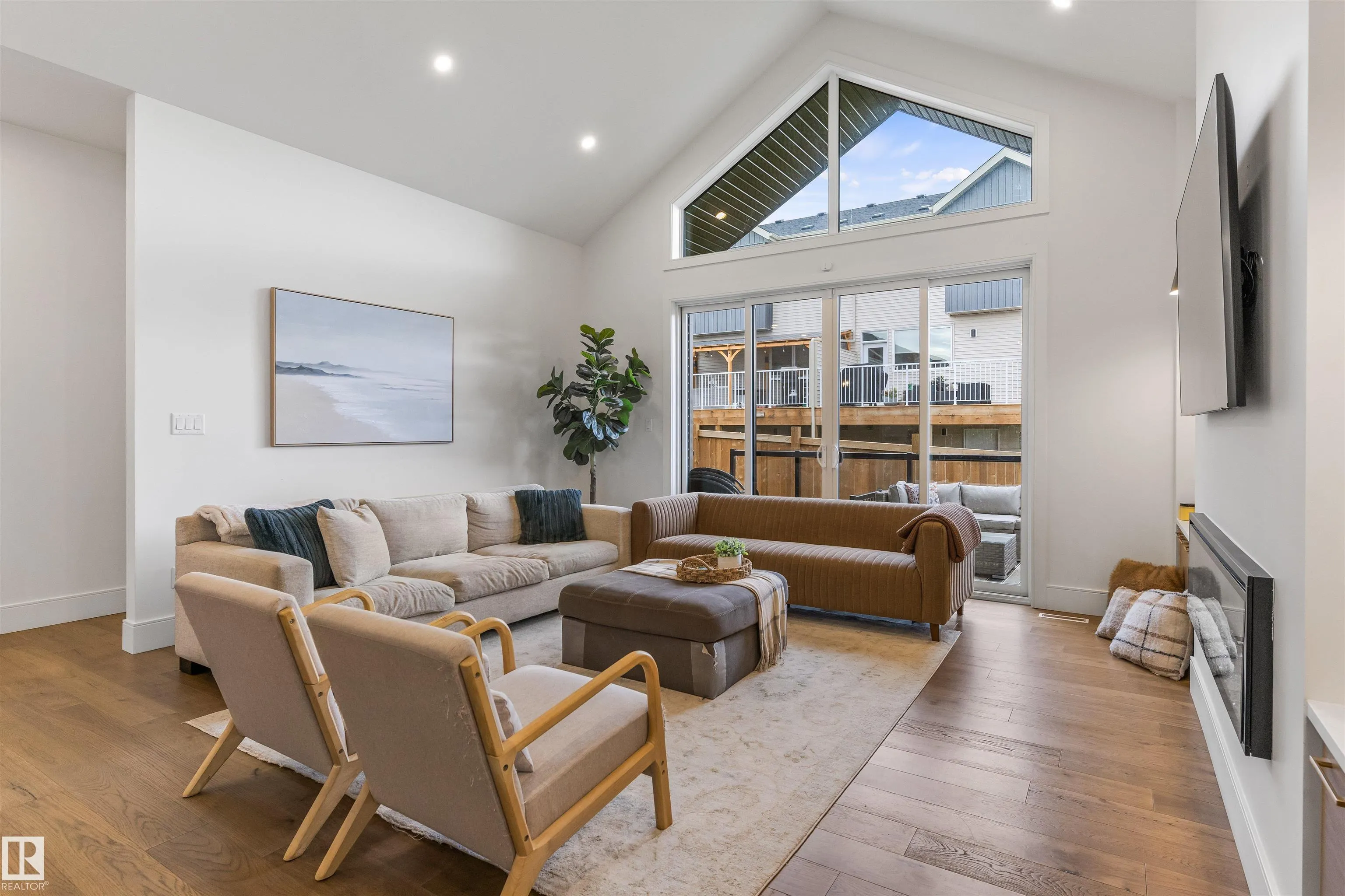 110 EDGEFIELD Way