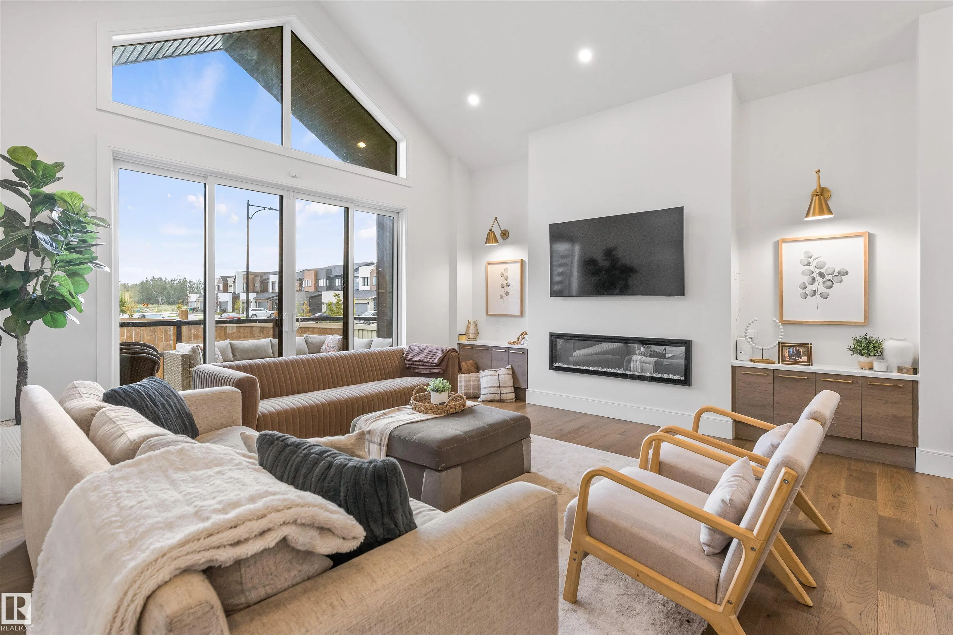 110 EDGEFIELD Way