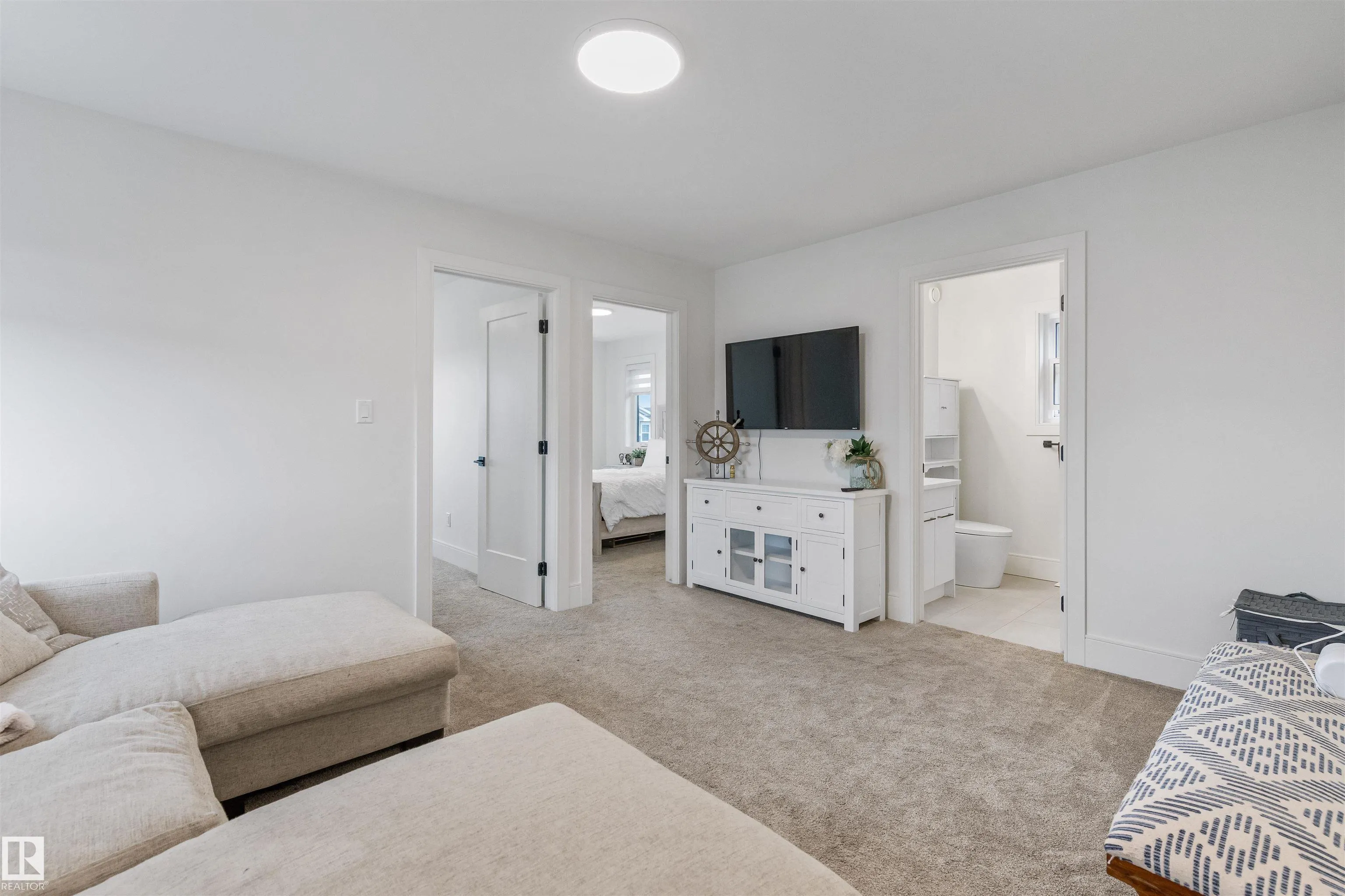 110 EDGEFIELD Way