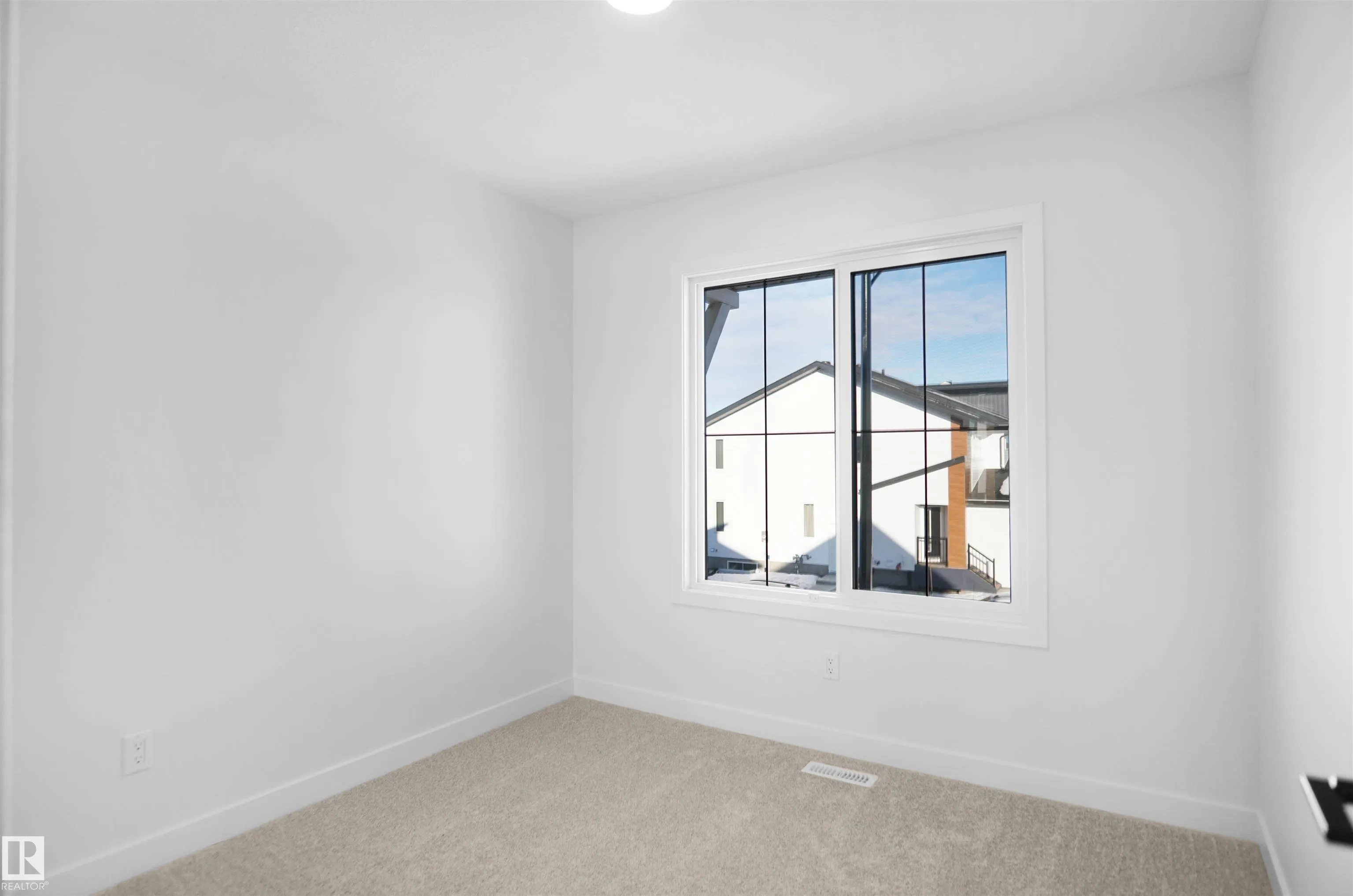 261 Falcon Crescent