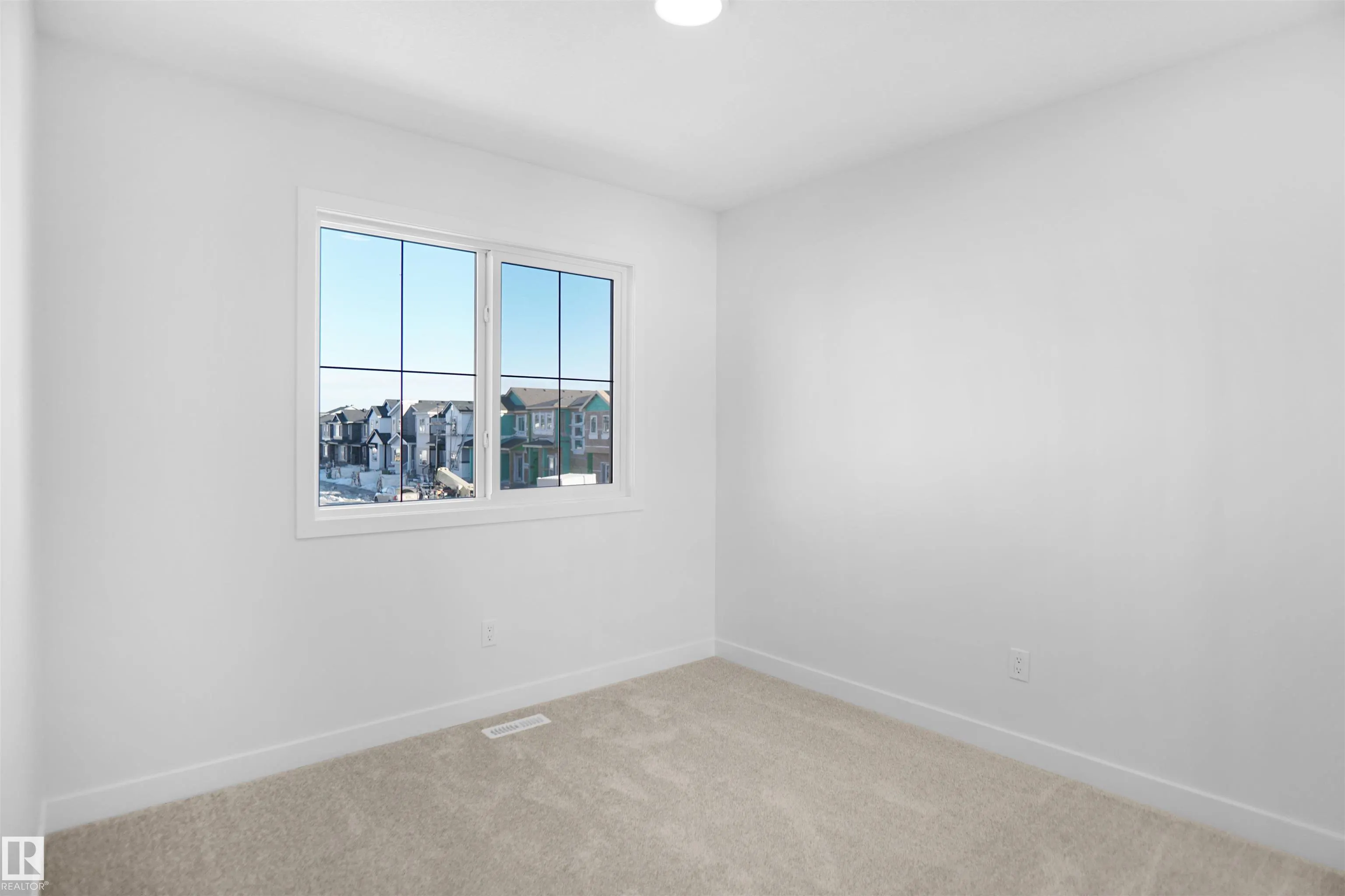 261 Falcon Crescent