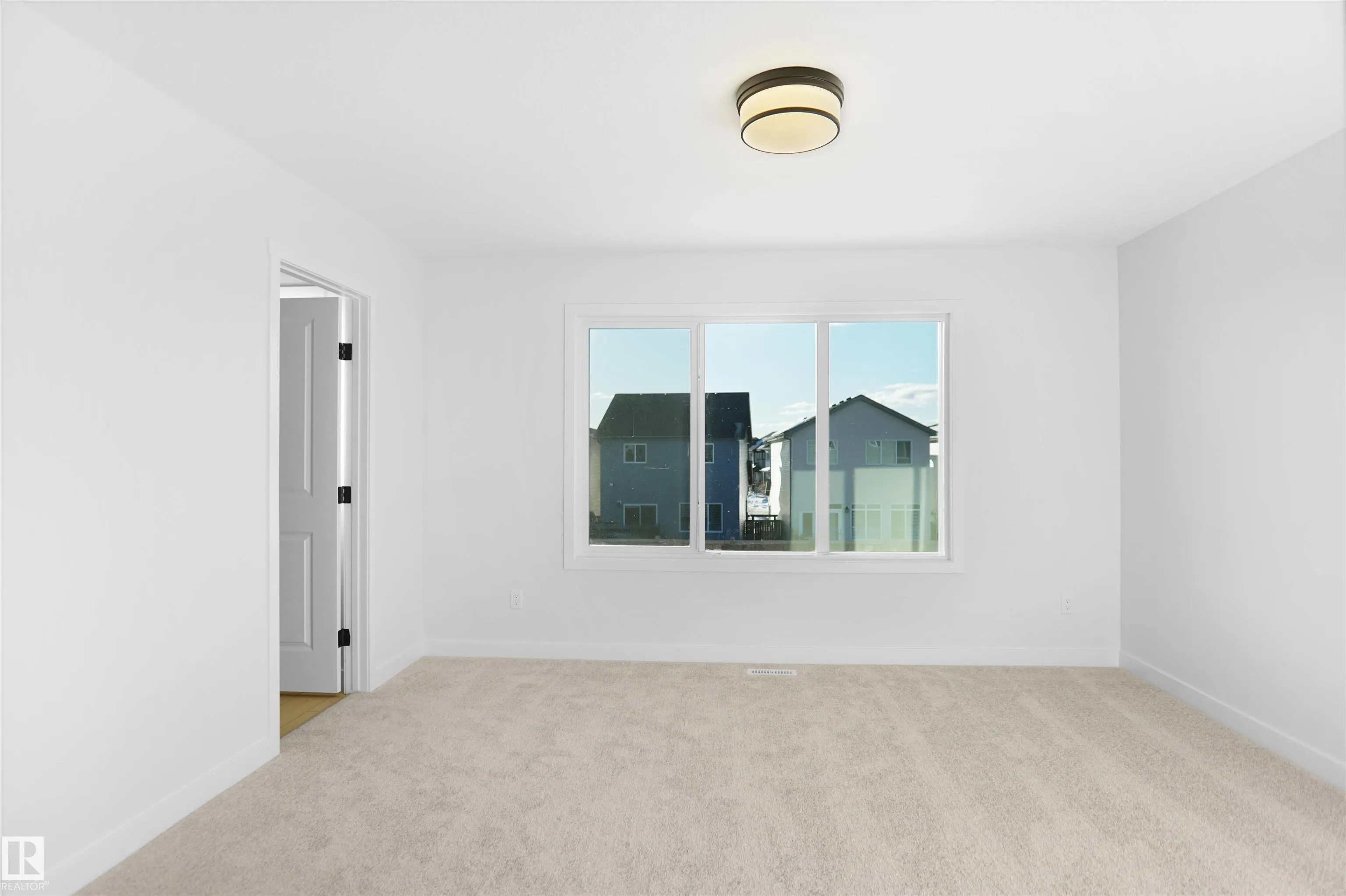 261 Falcon Crescent