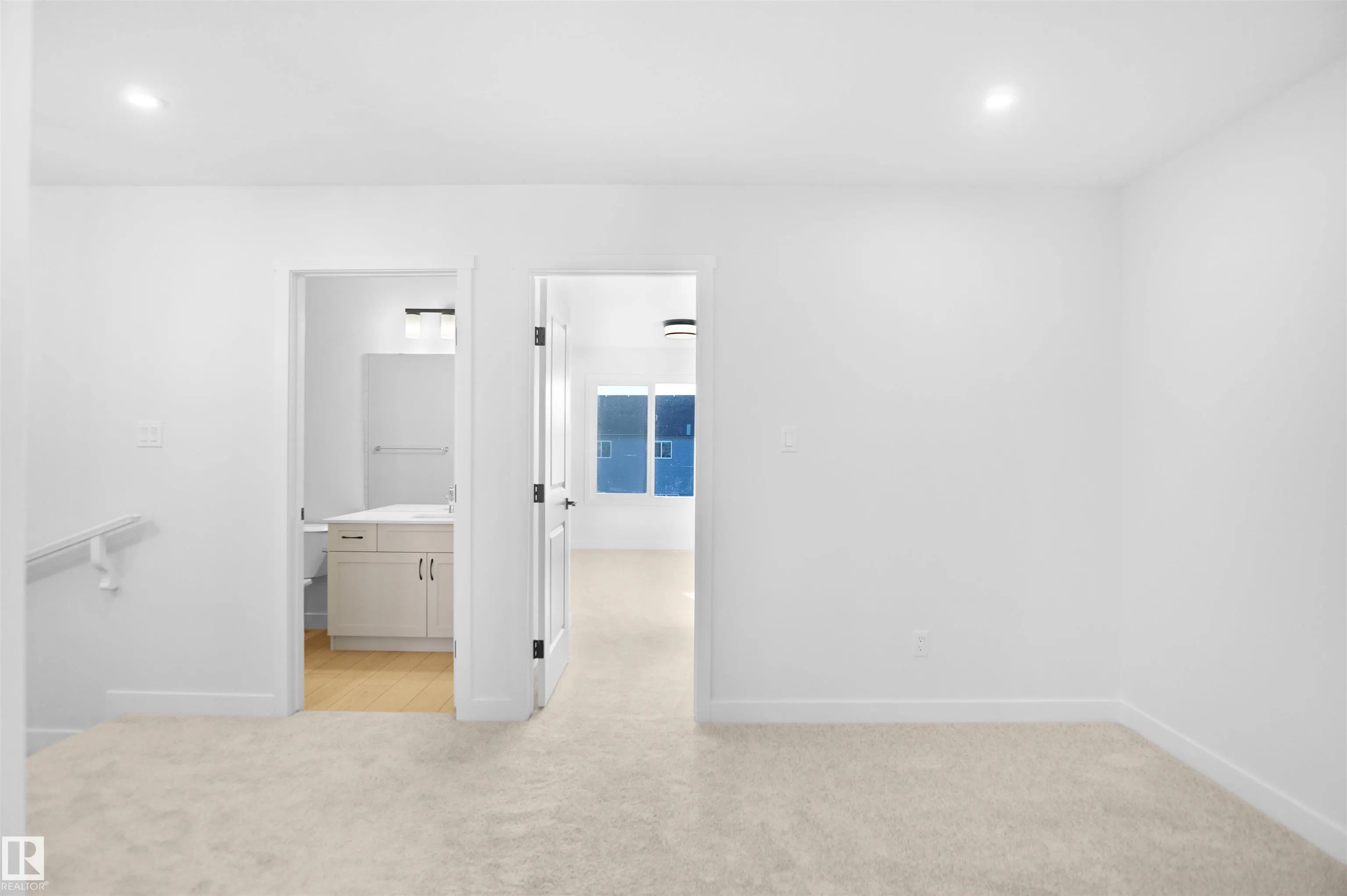 261 Falcon Crescent