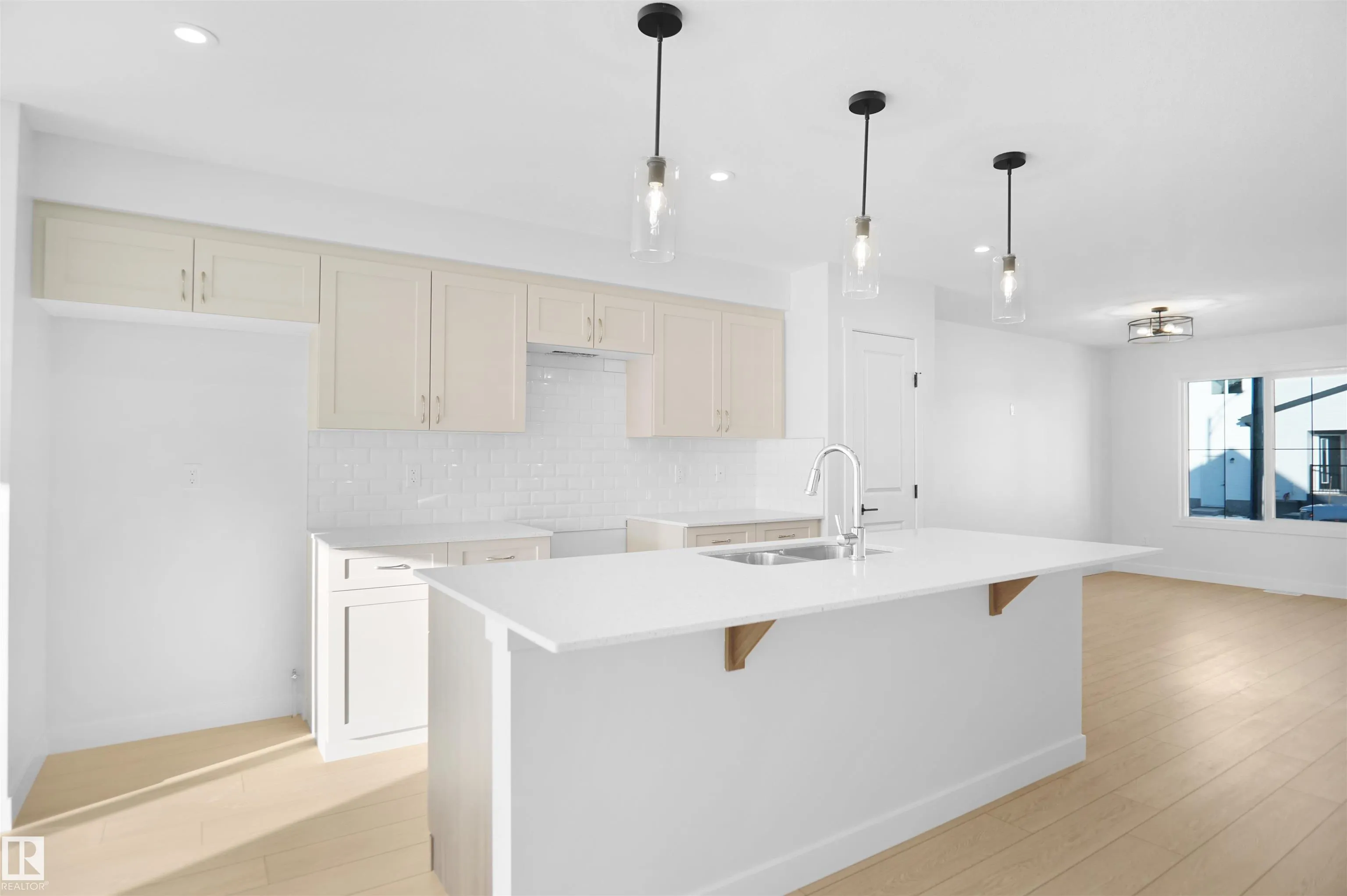 261 Falcon Crescent