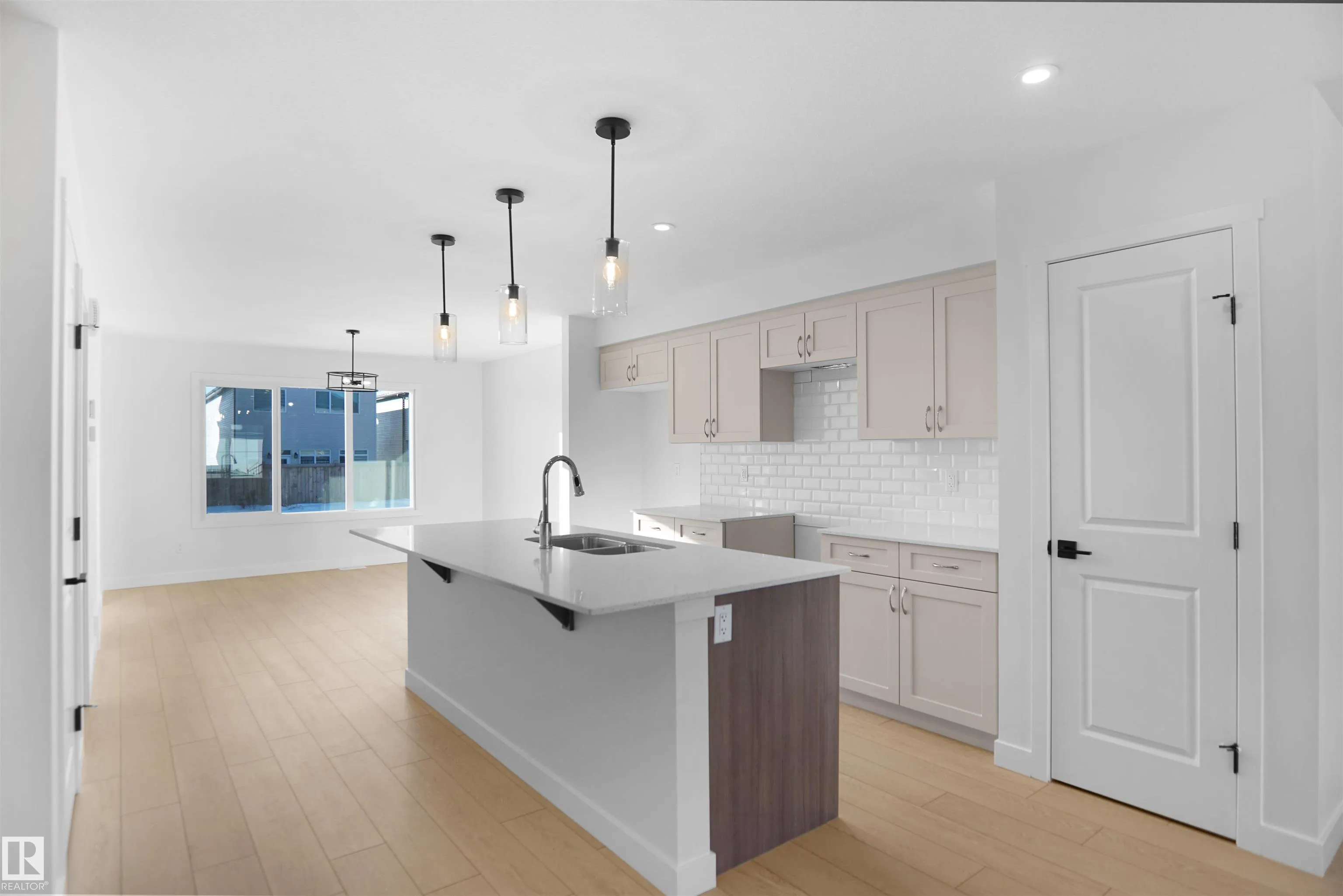 261 Falcon Crescent