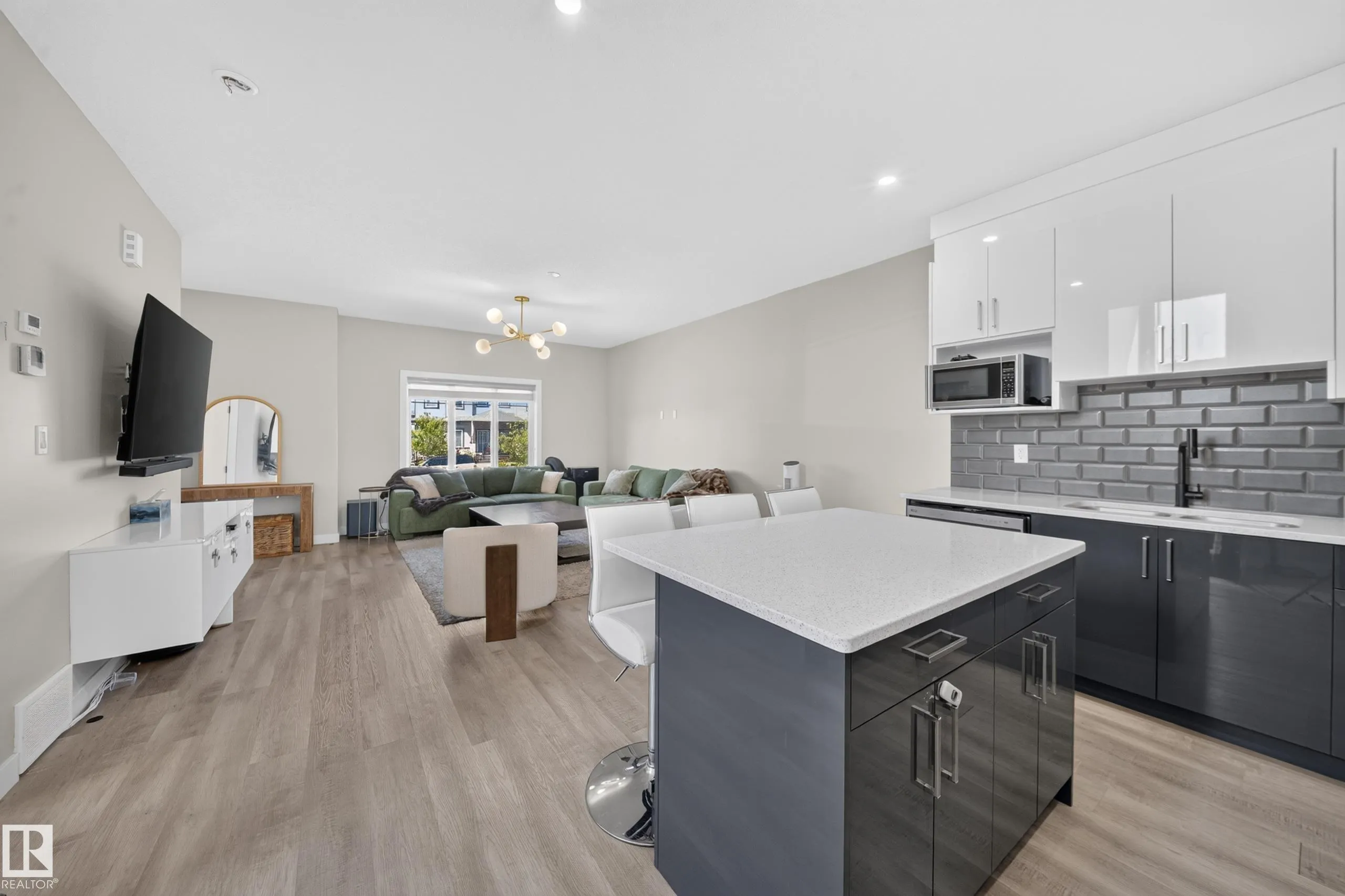 4301 38 st