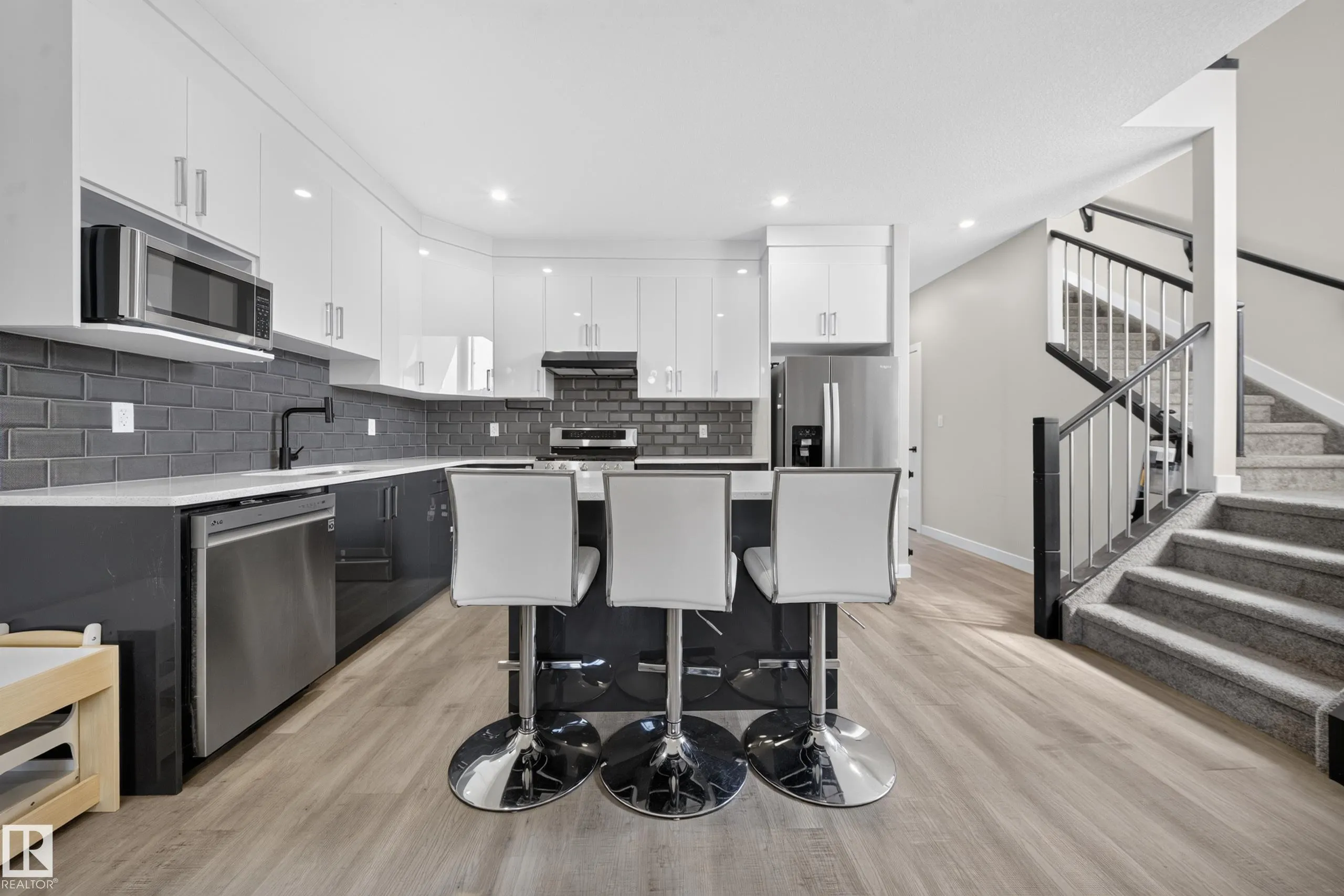 4301 38 st