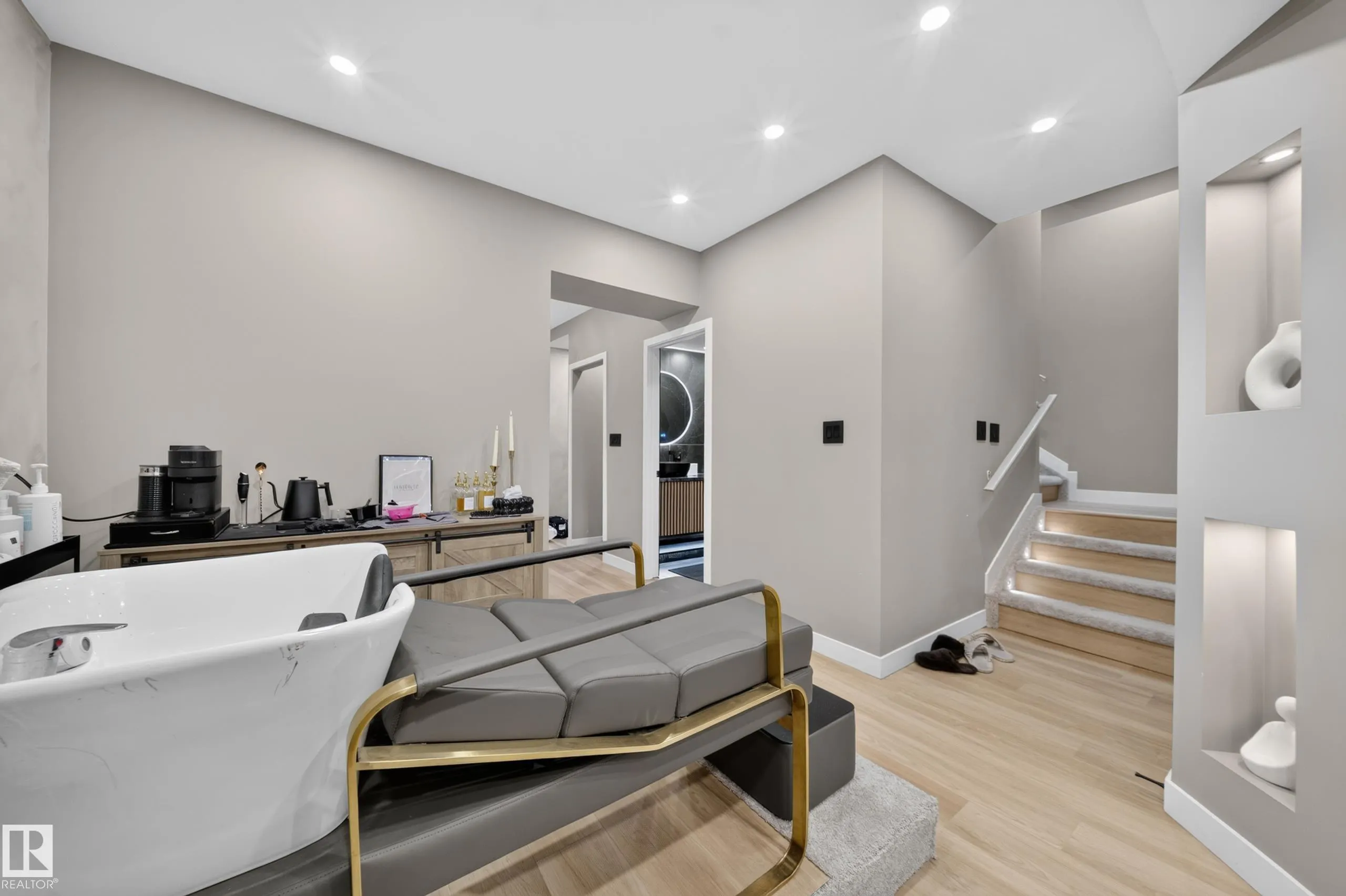 4301 38 st