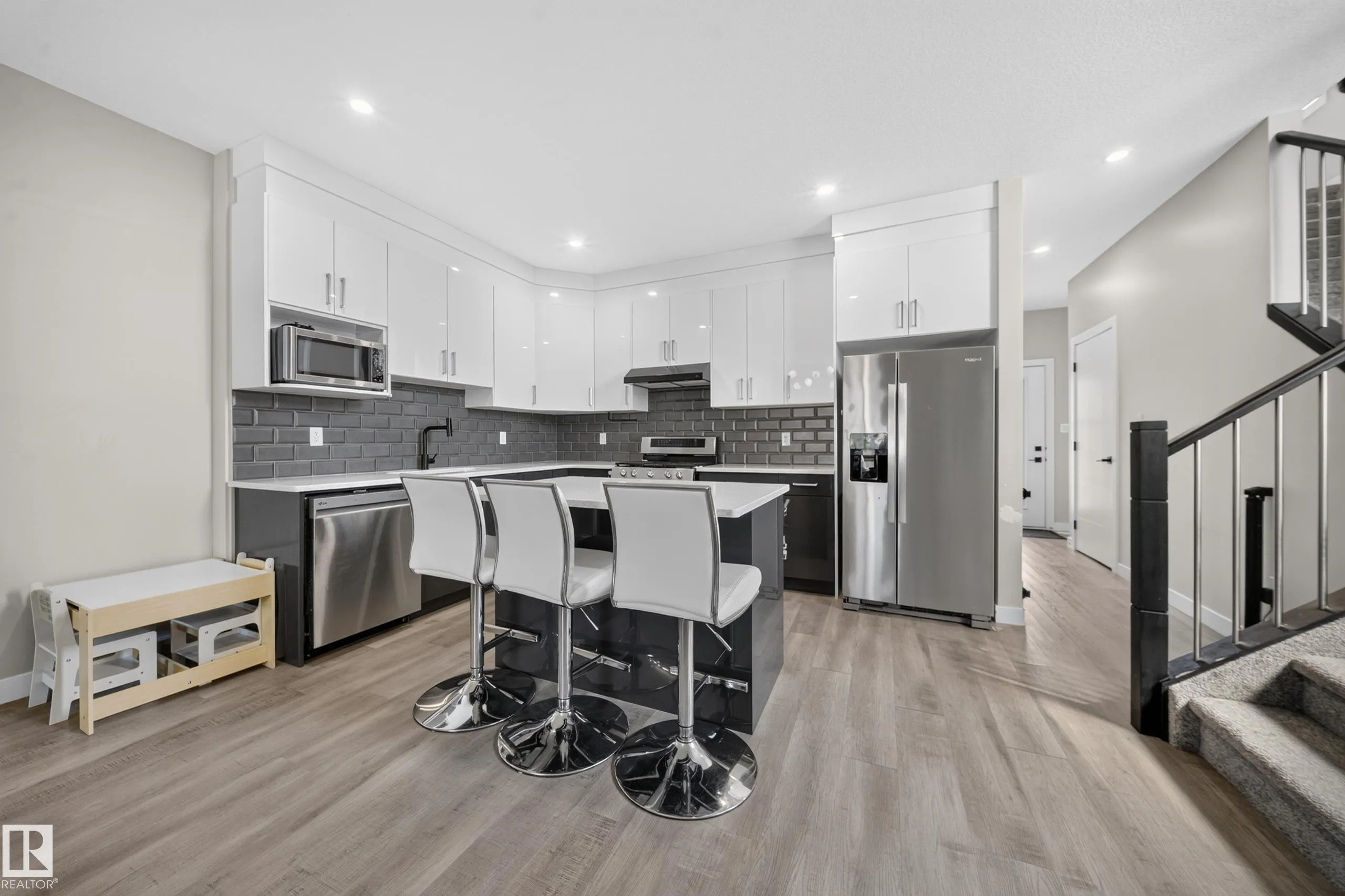 4301 38 st