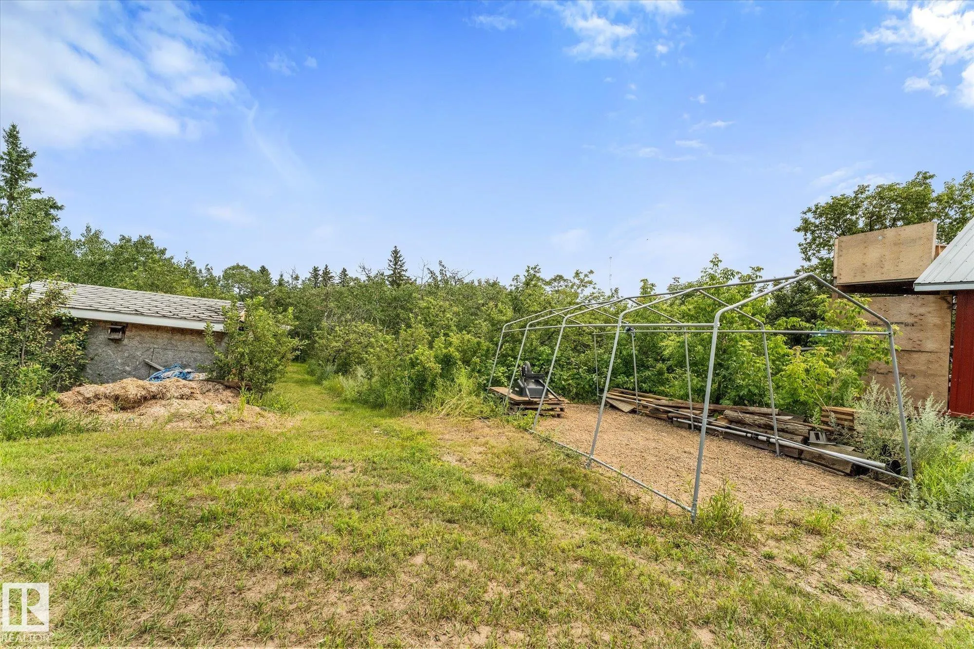 57023 RGE ROAD 220