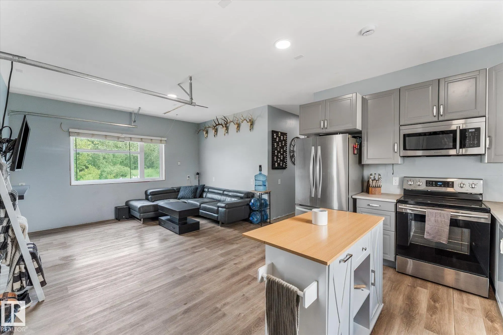 57023 RGE ROAD 220