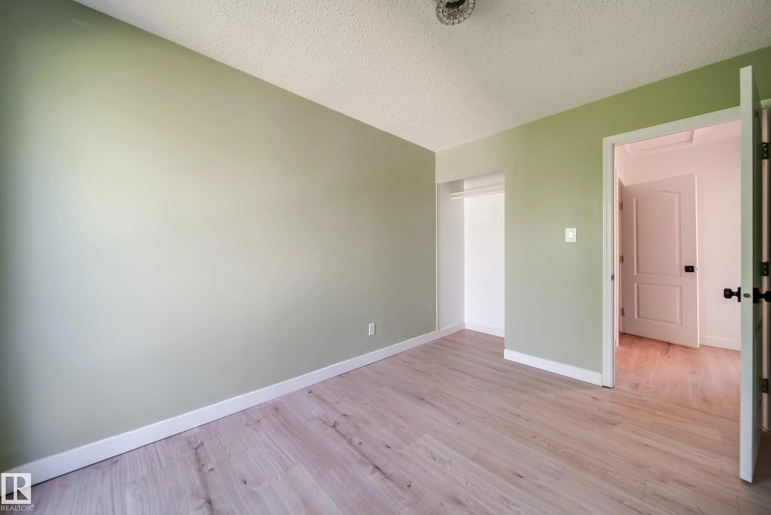 238 GRANDIN Village