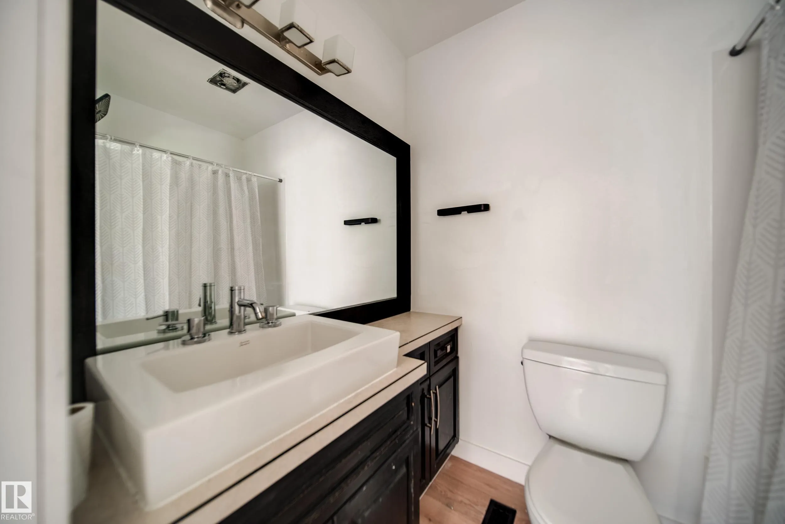 238 GRANDIN Village