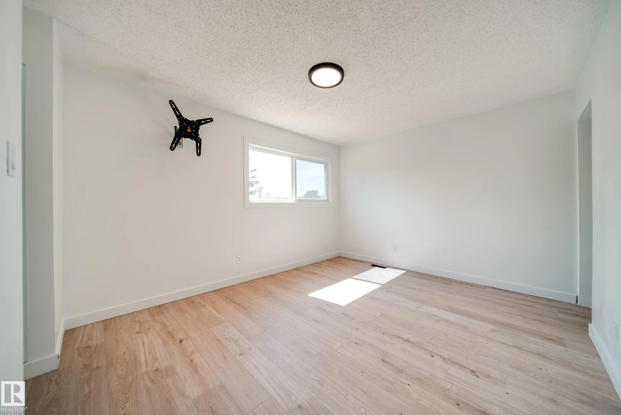 238 GRANDIN Village