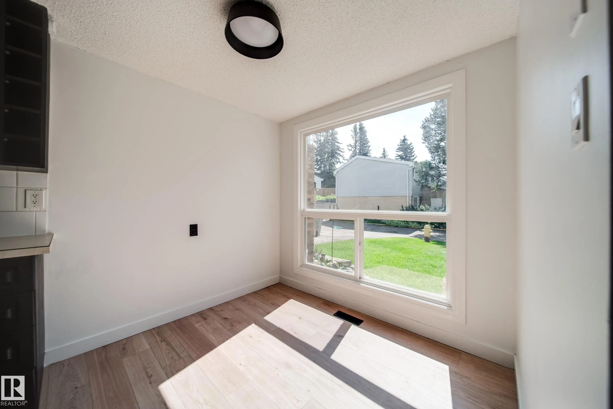 238 GRANDIN Village