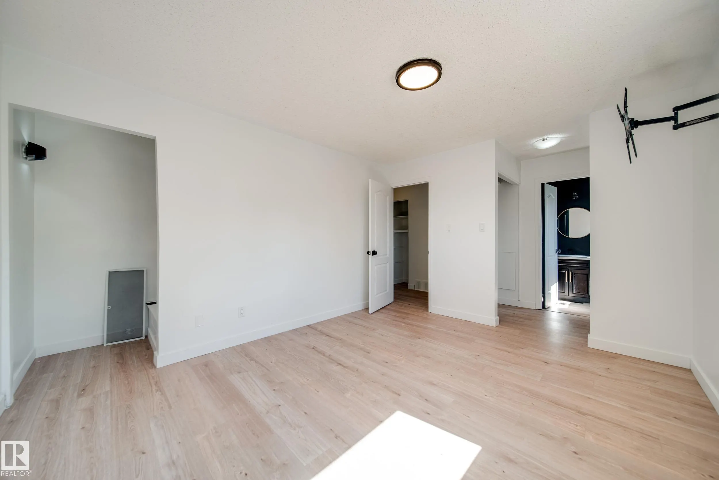 238 GRANDIN Village