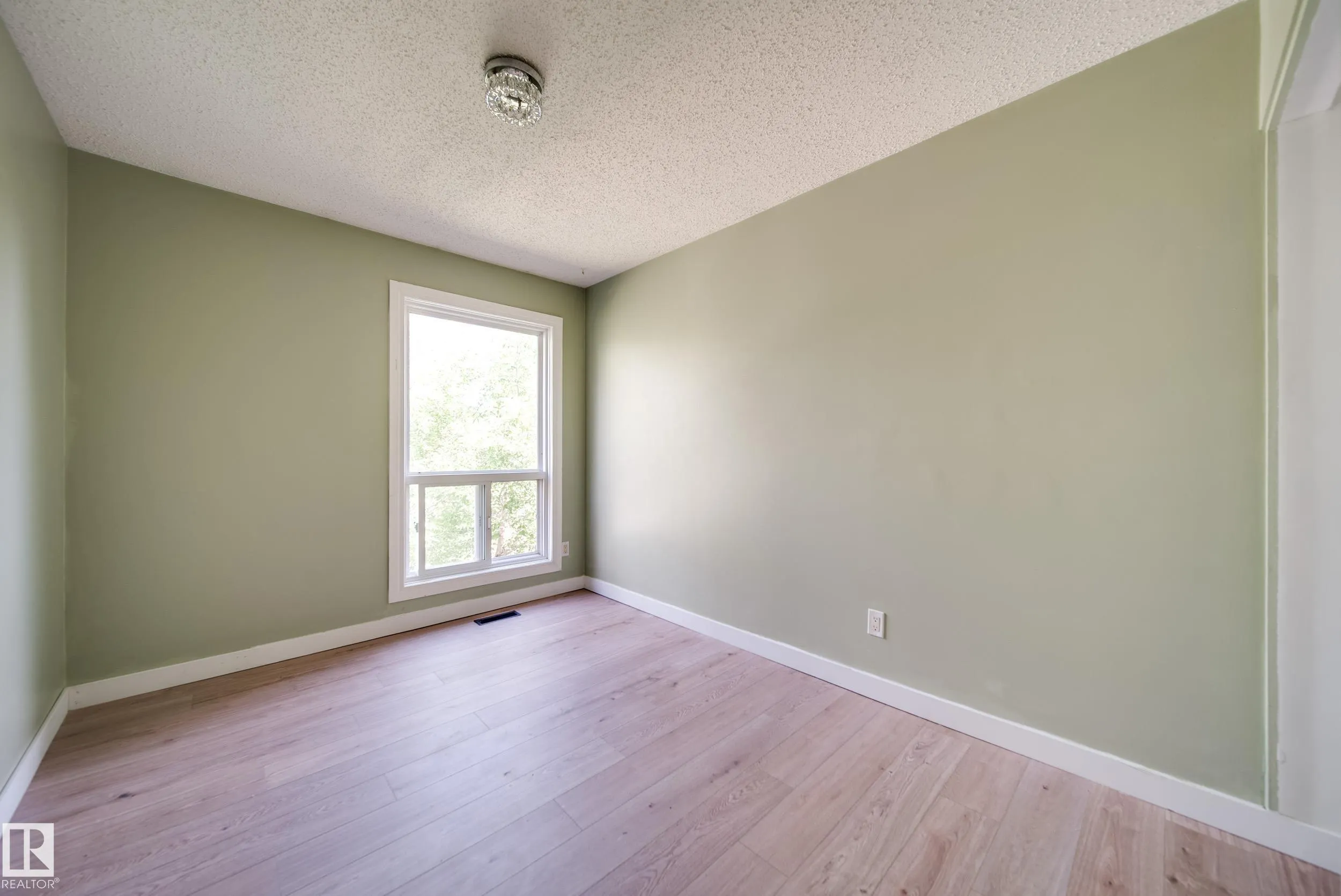 238 GRANDIN Village