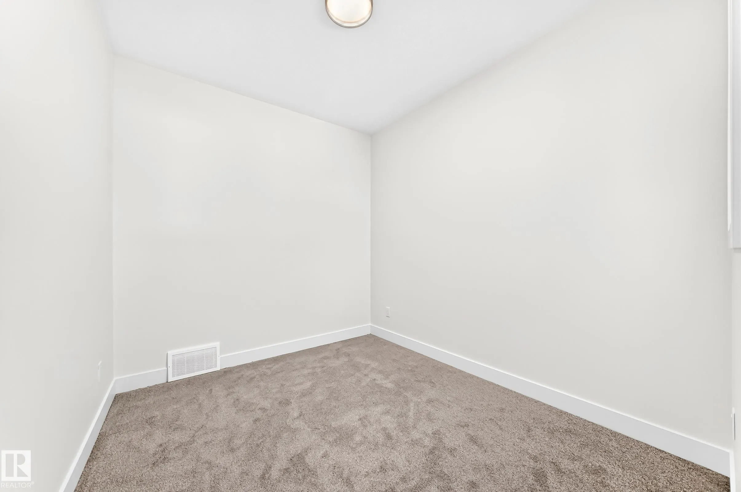 1 Elliott Wynd