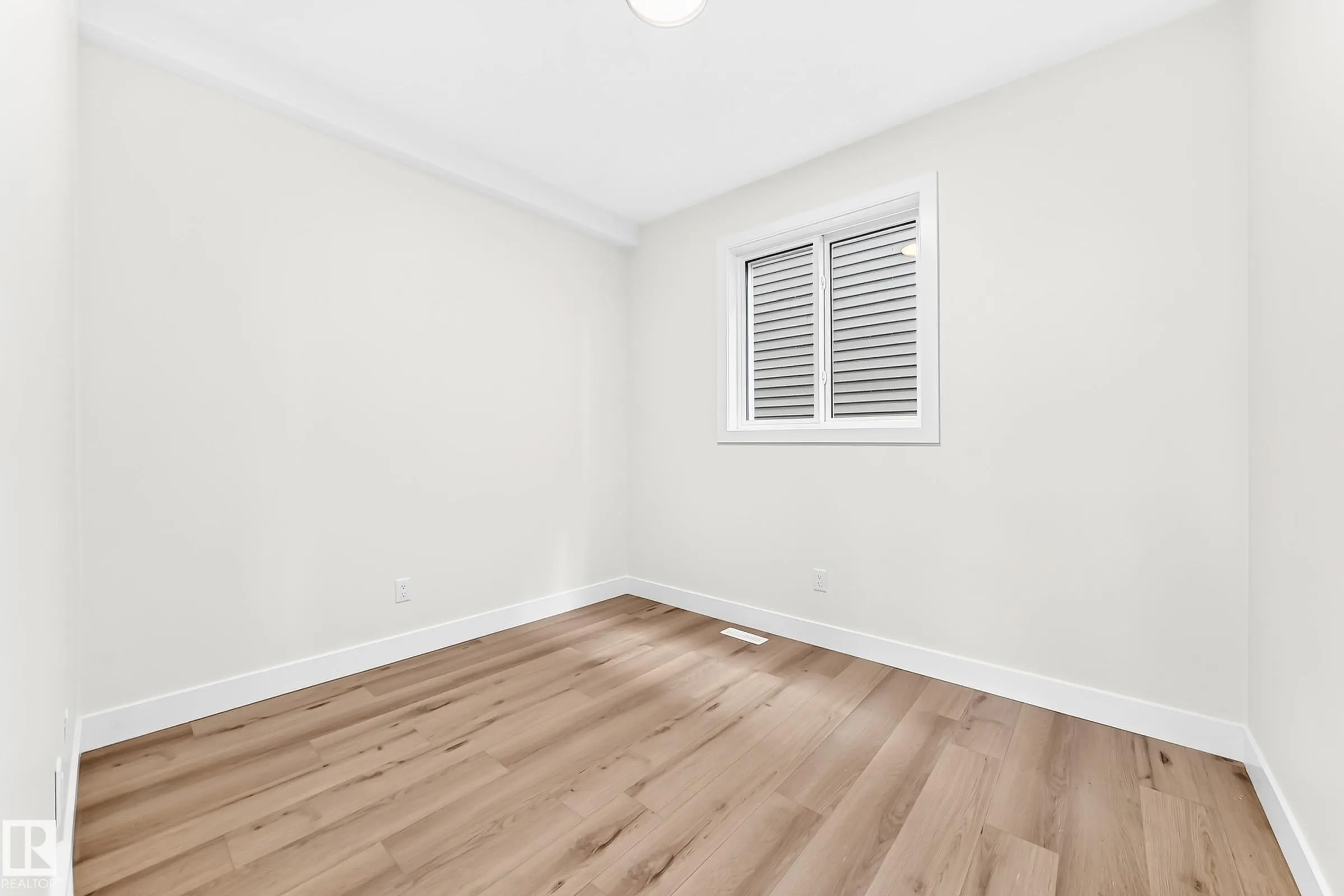 1 Elliott Wynd