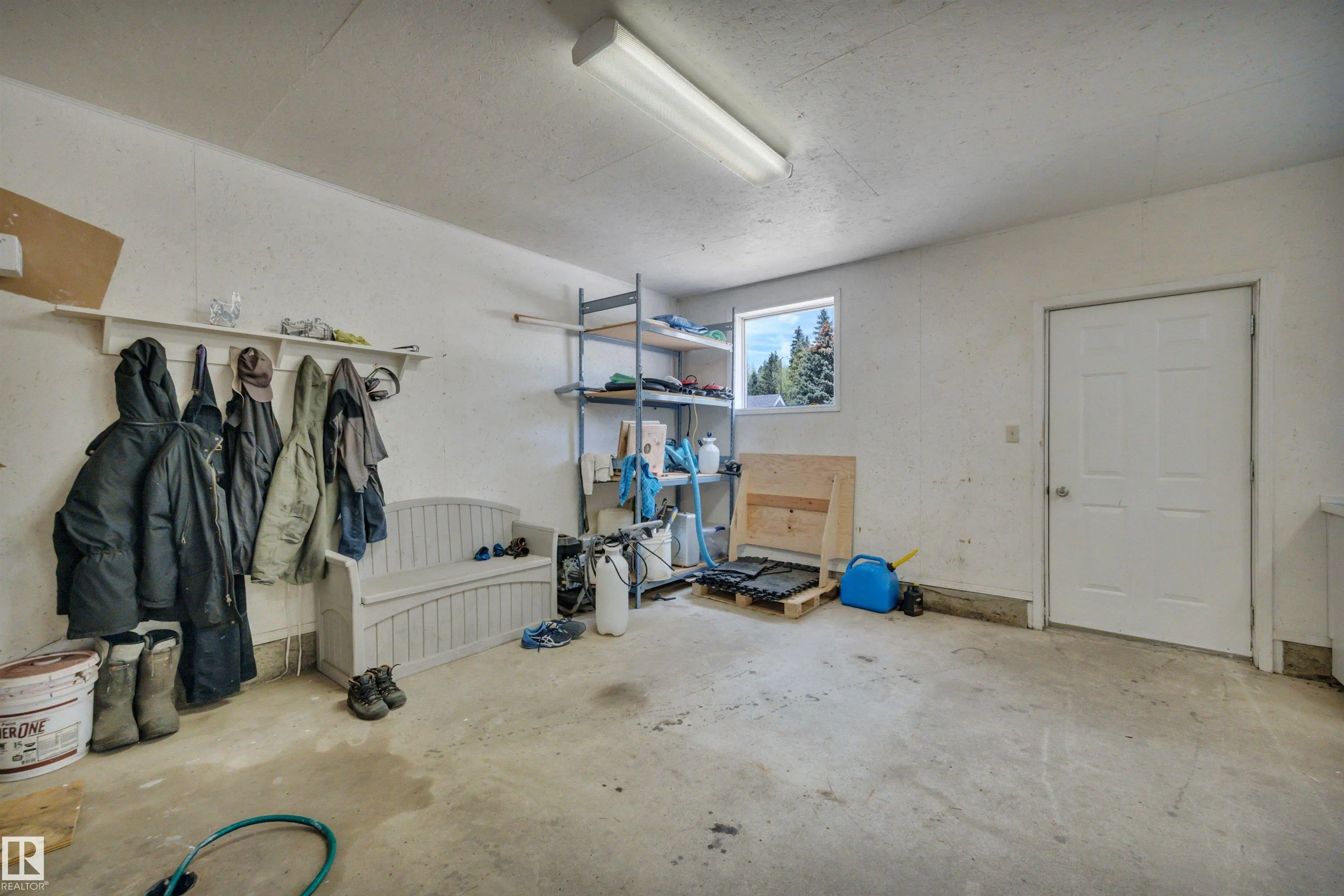 464012 A RGE ROAD 233