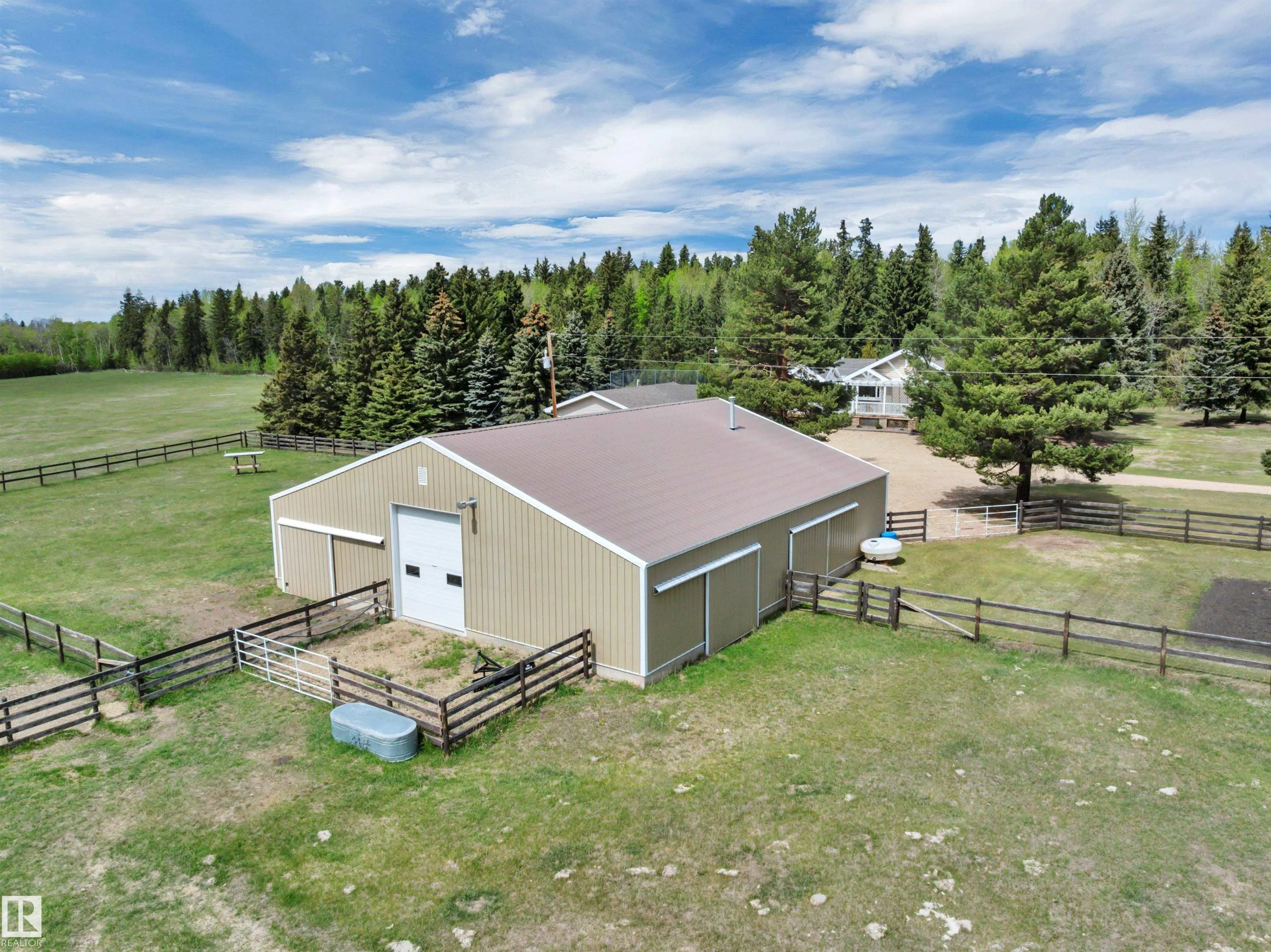 464012 A RGE ROAD 233