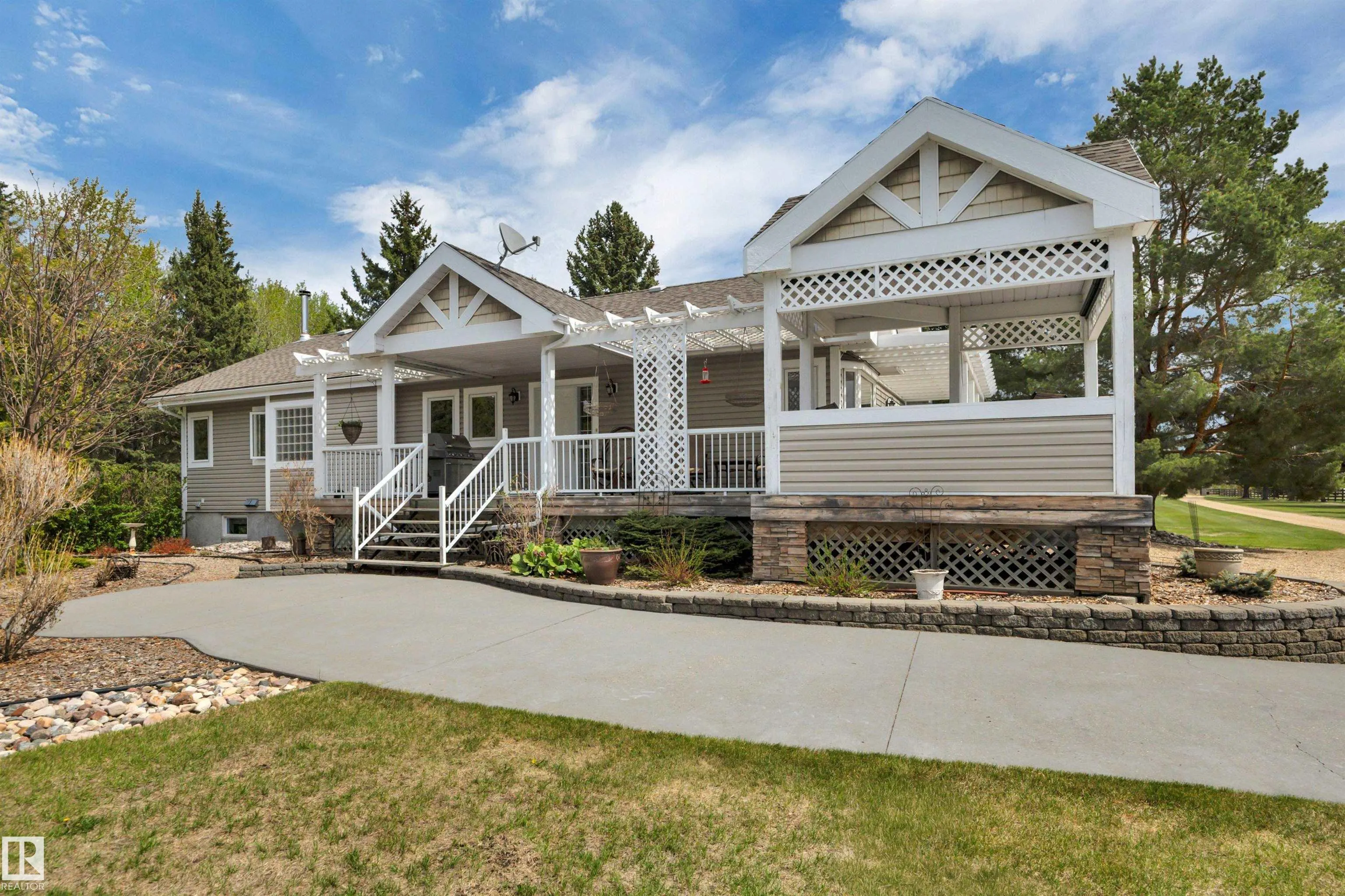 464012 A RGE ROAD 233