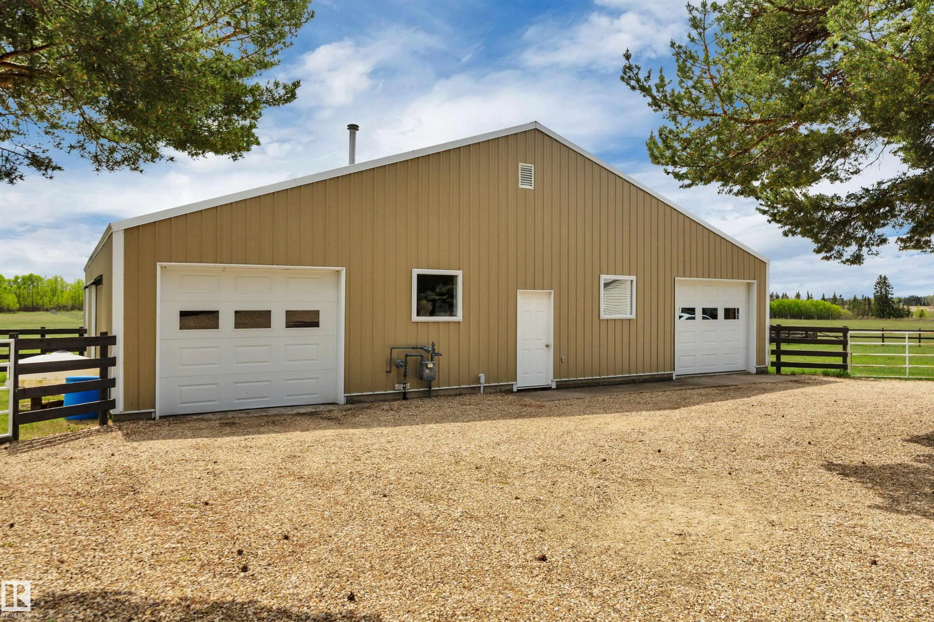 464012 A RGE ROAD 233